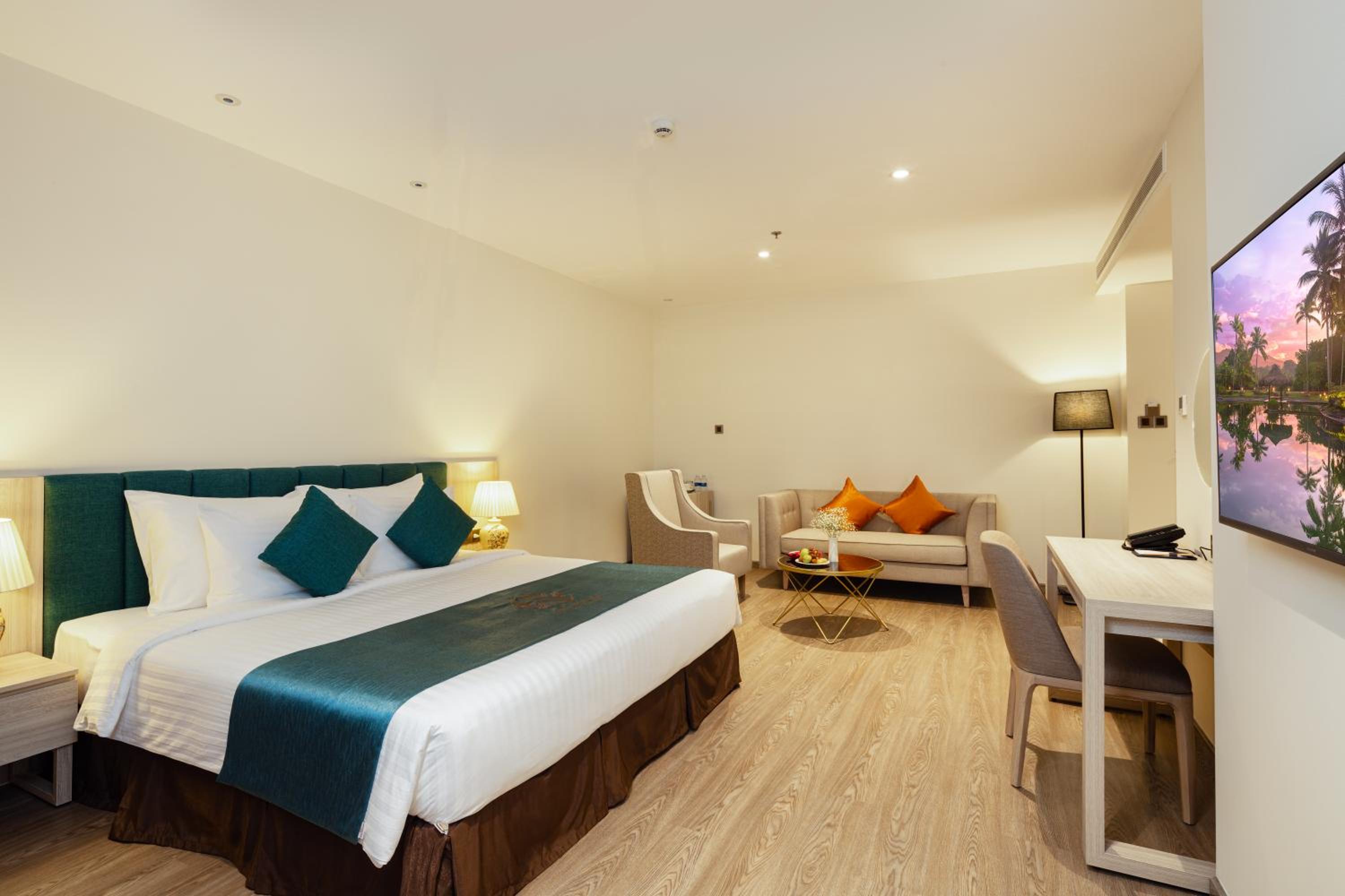Suite with City View - Photo 2