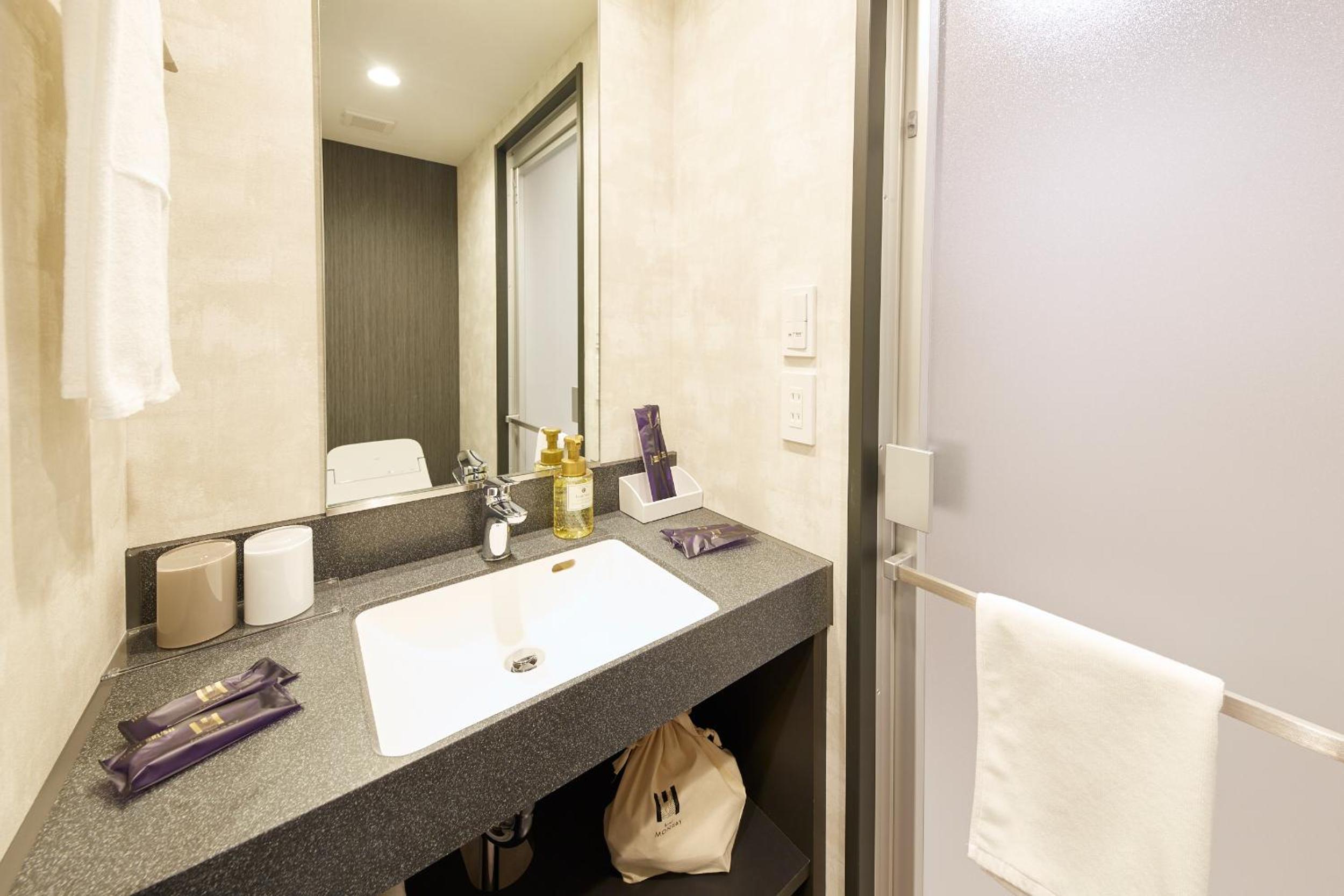 Deluxe Twin Room with Sofa bed and Extra bed - Photo 6