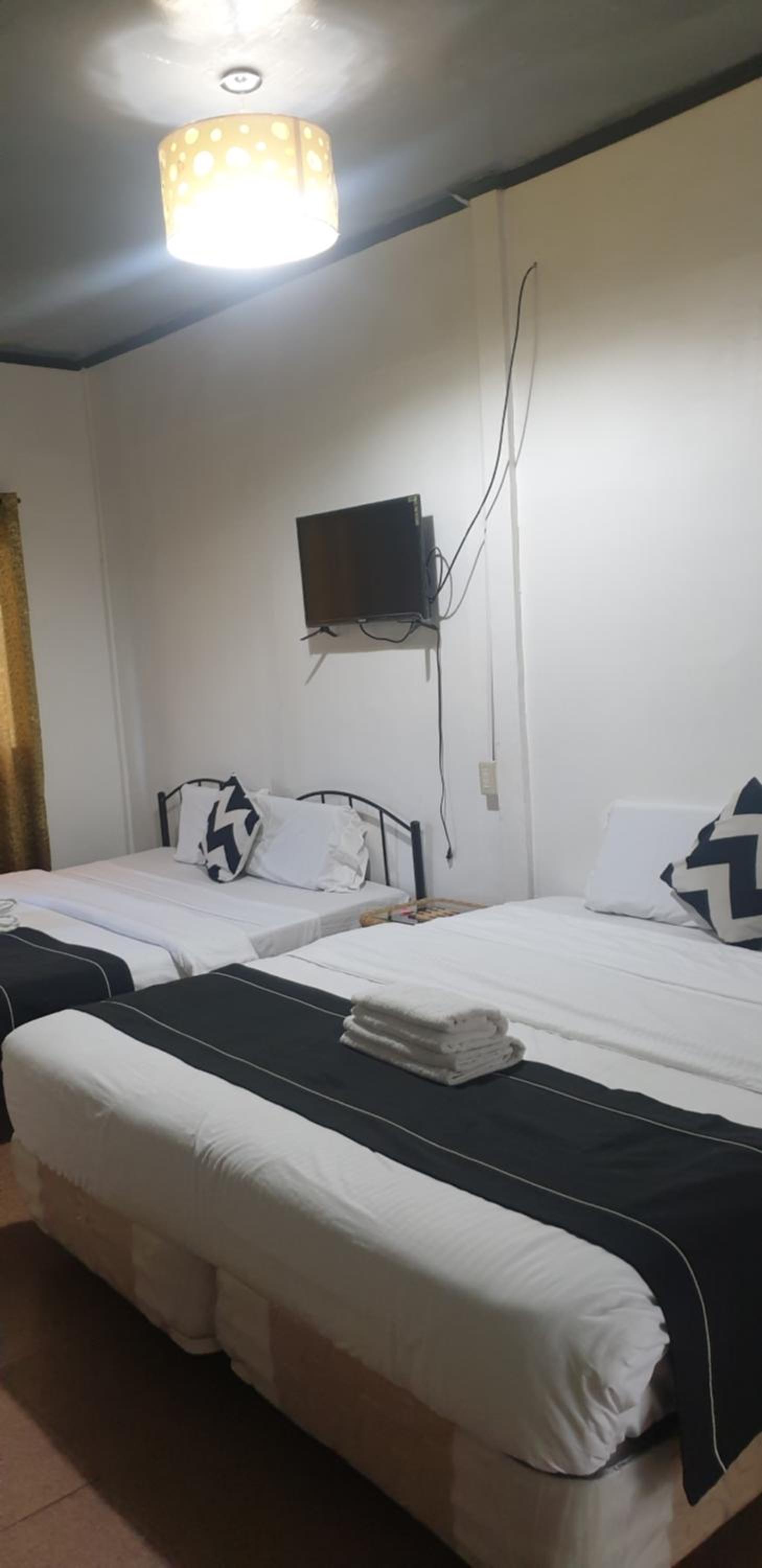Deluxe Family Suite - Photo 3