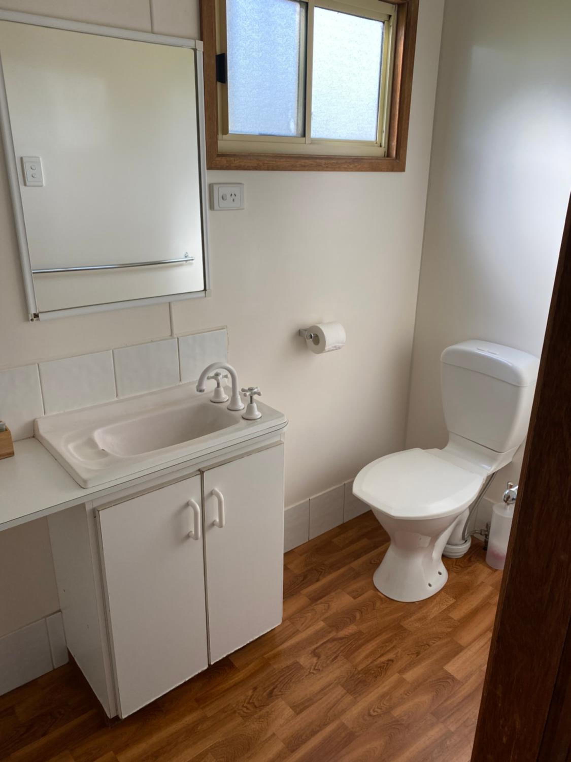 One-Bedroom Bungalow - Photo 3
