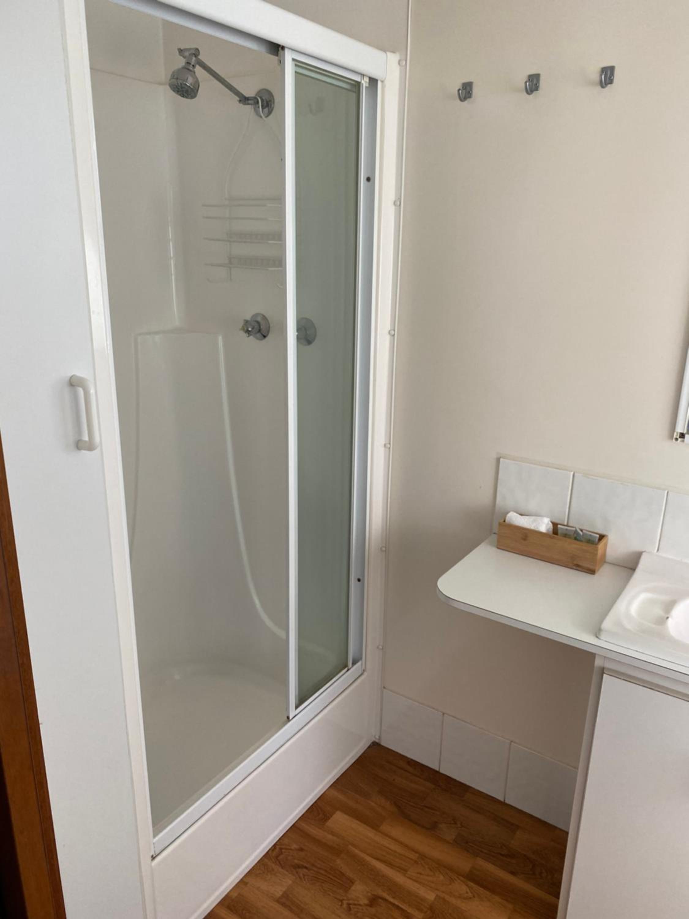 One-Bedroom Bungalow - Photo 2