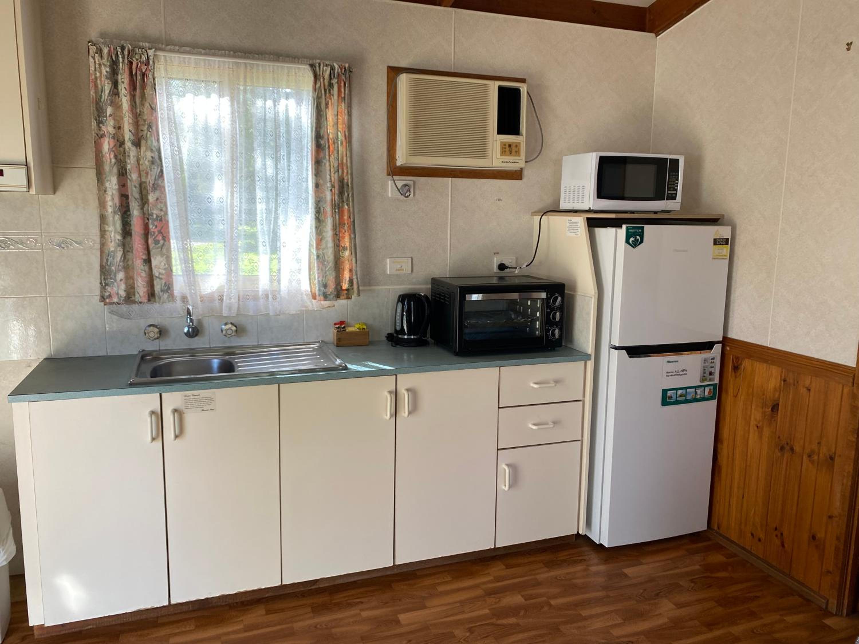One-Bedroom Bungalow - Photo 6
