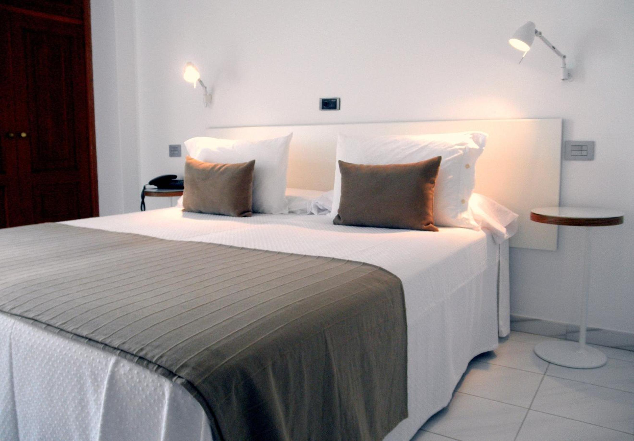 Standard Double Room - Photo 4