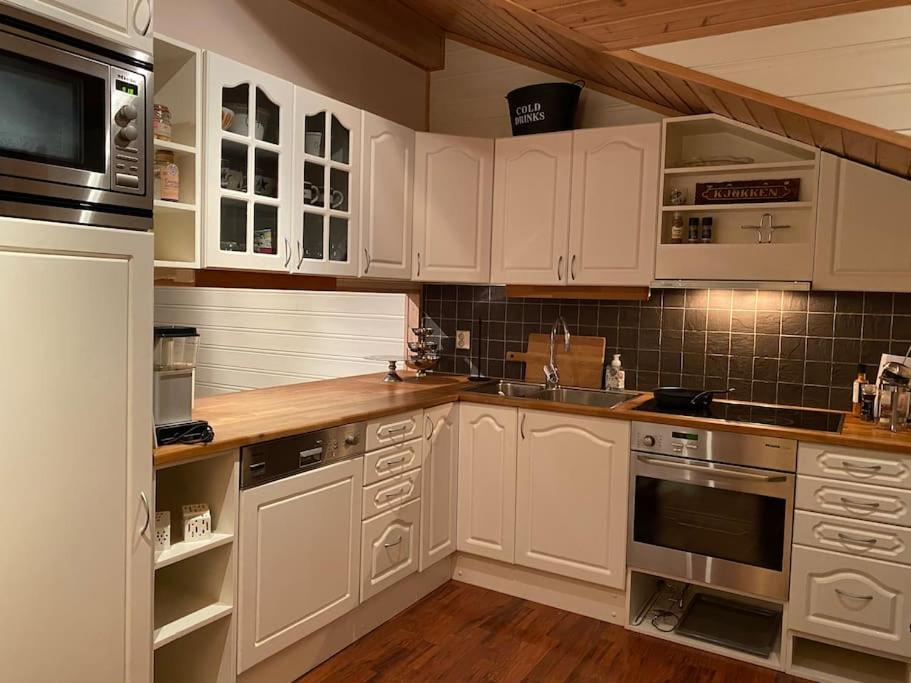 Three-Bedroom House photo 2