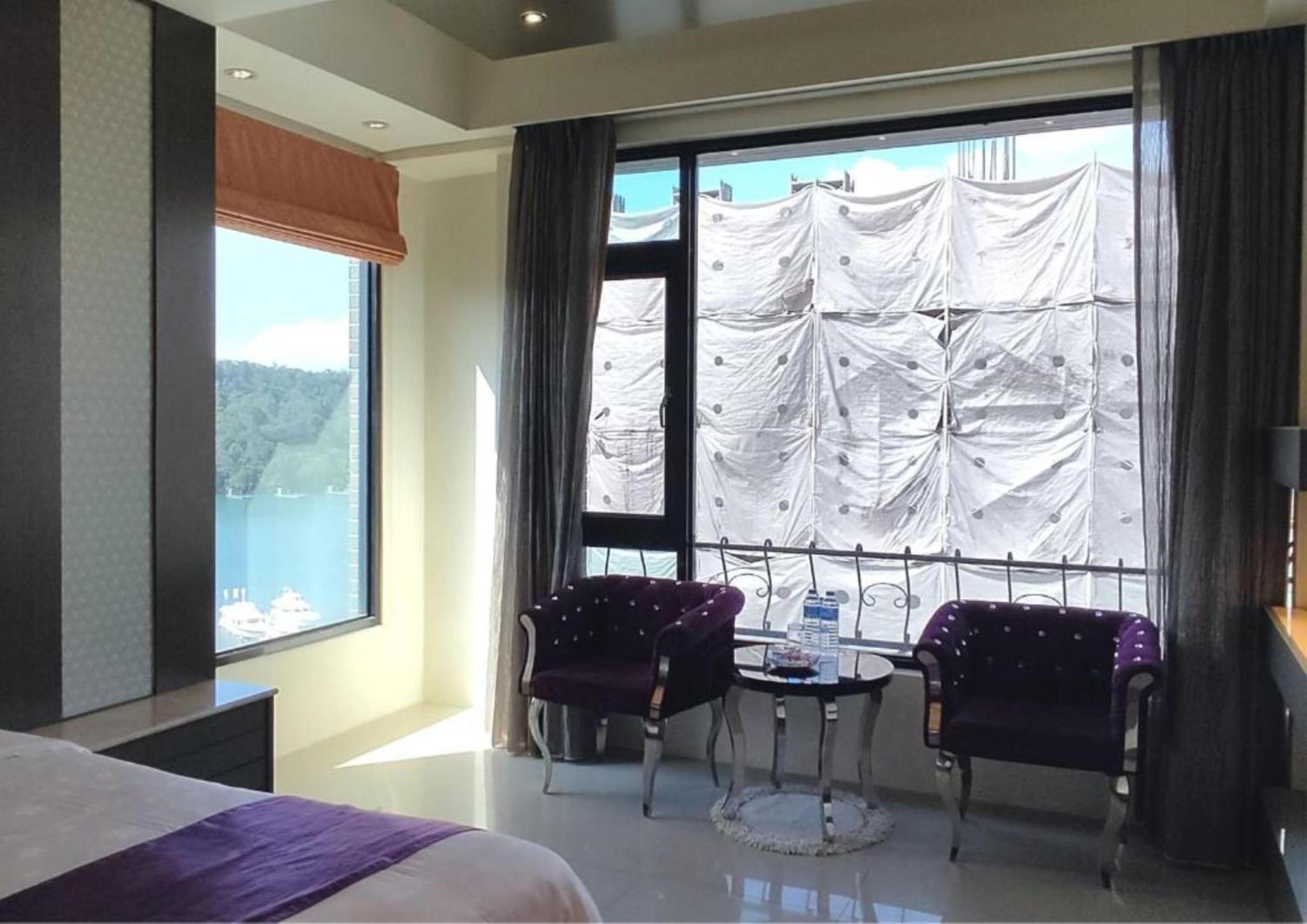 Family Room with Side Lake View photo 2
