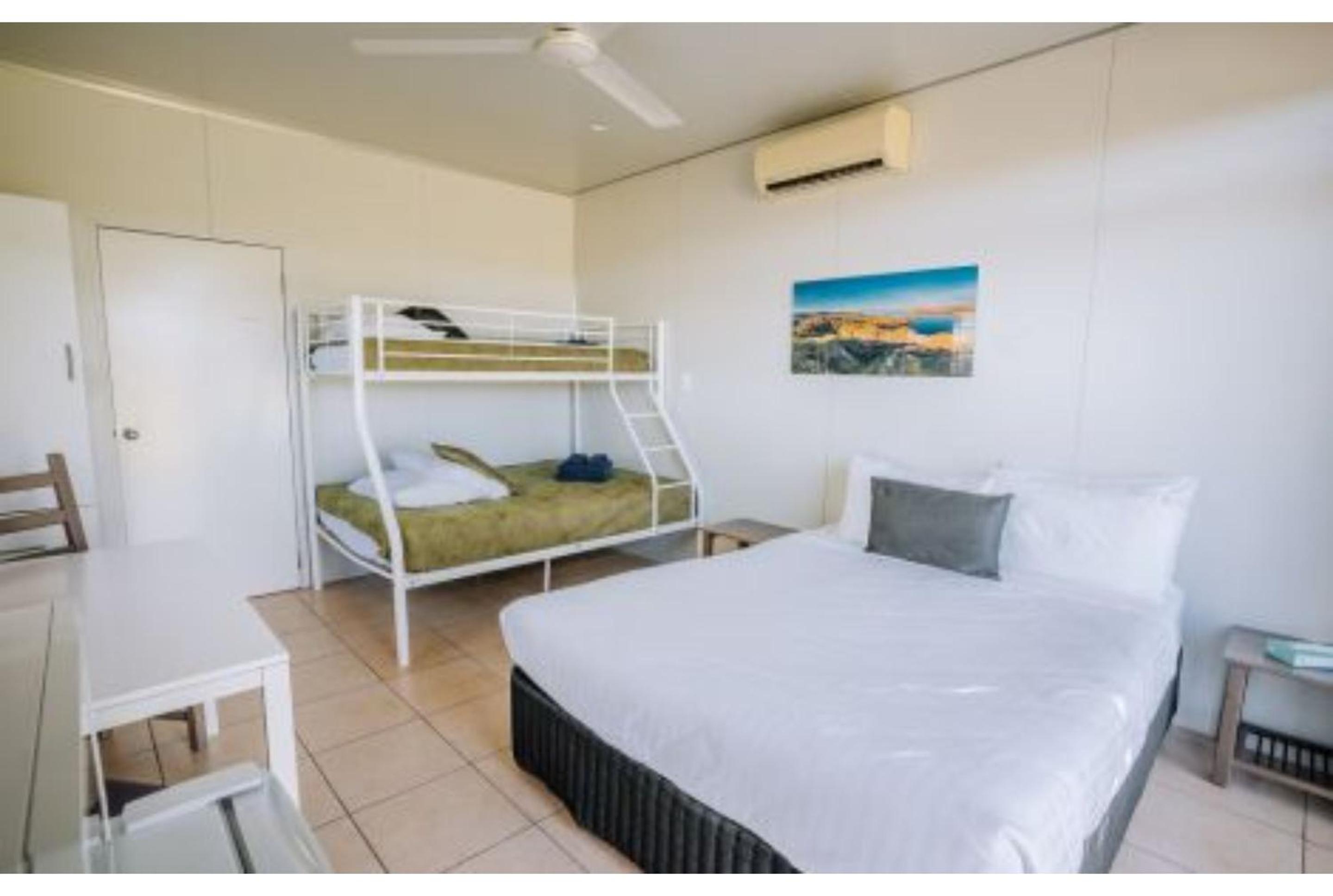 Standard Studio Cabin - Sleeps 5 photo 3