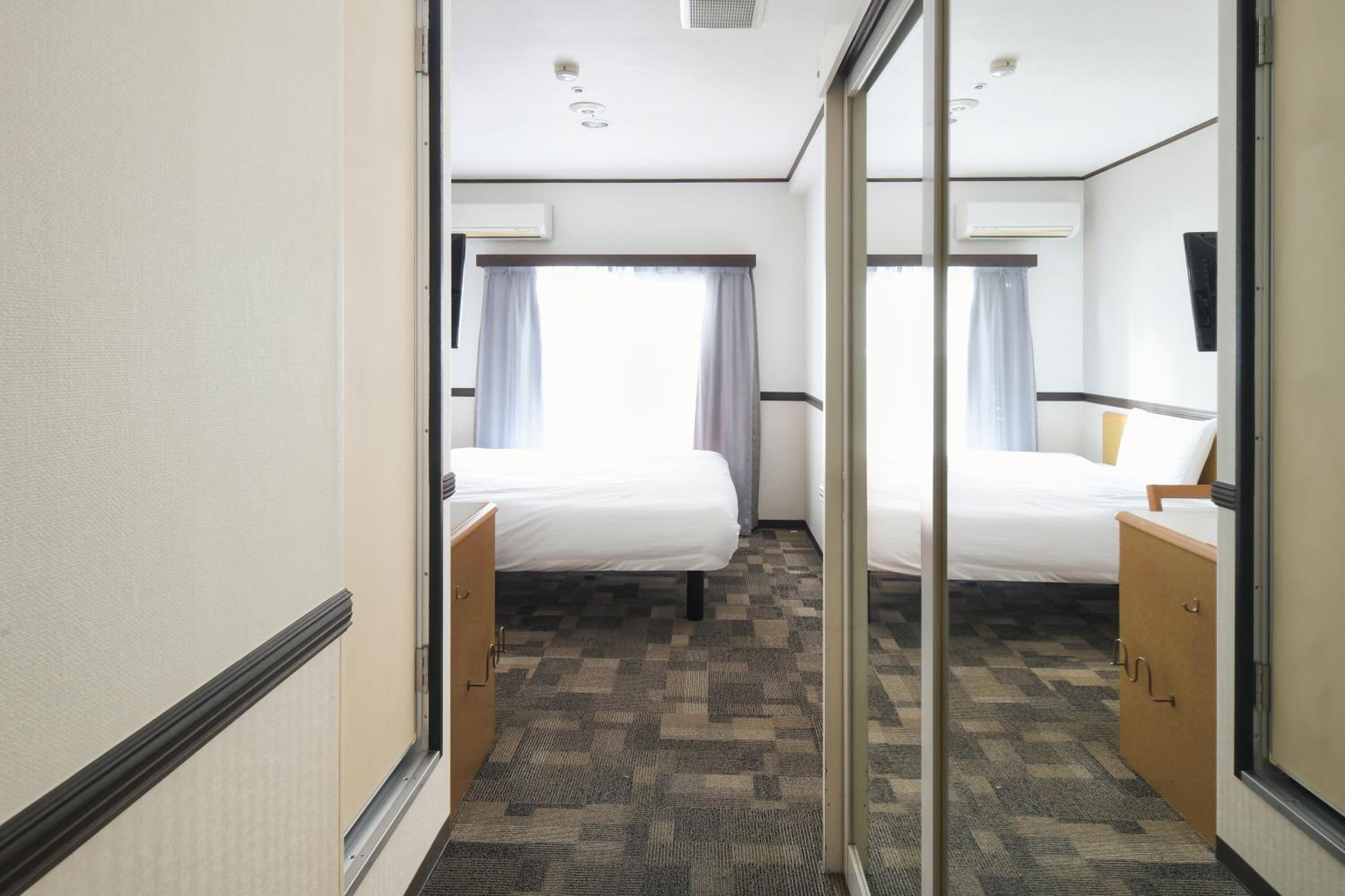Standard Twin Room - Non-Smoking photo 2