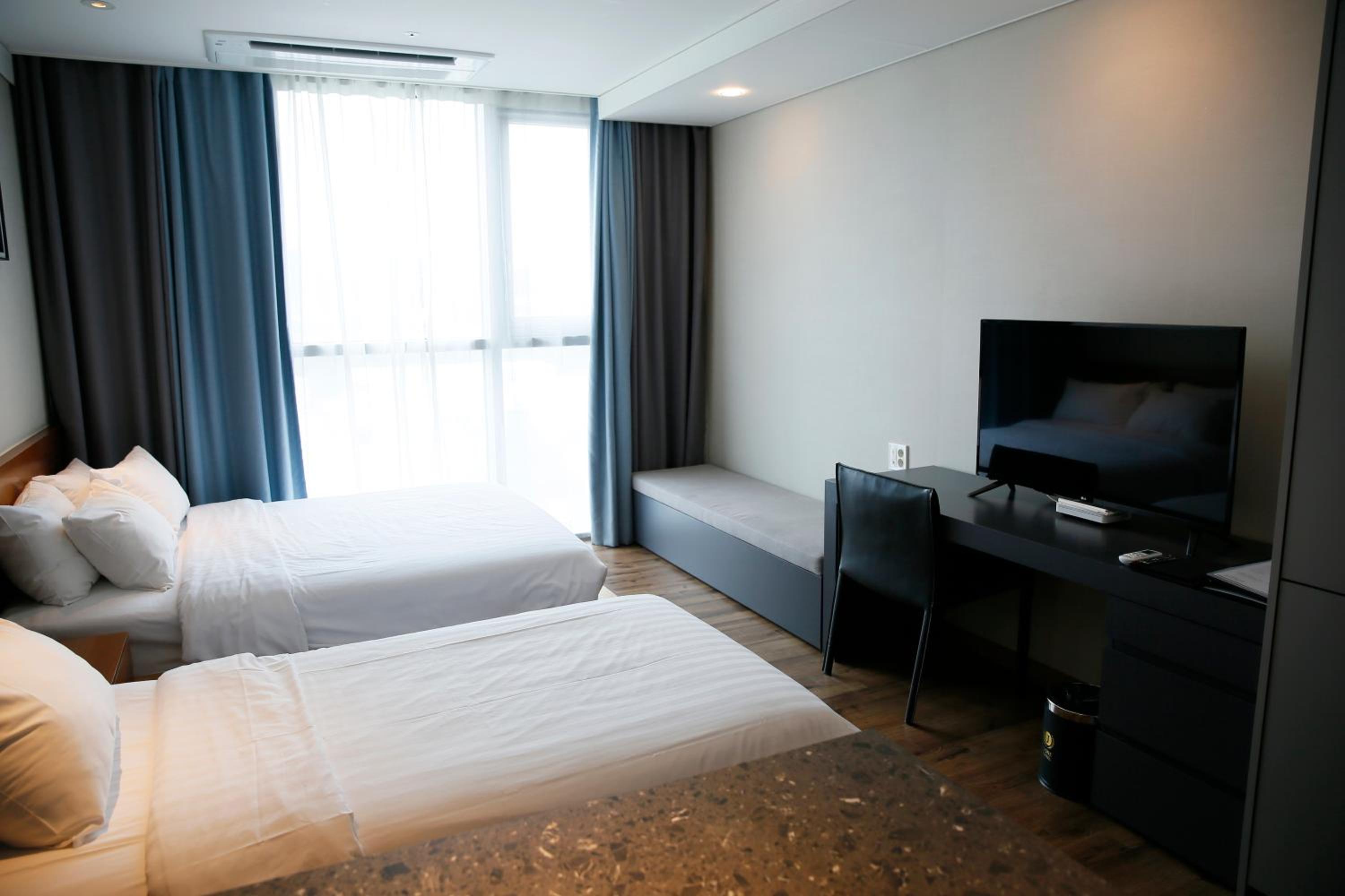 Deluxe Family Twin Room - Photo 2