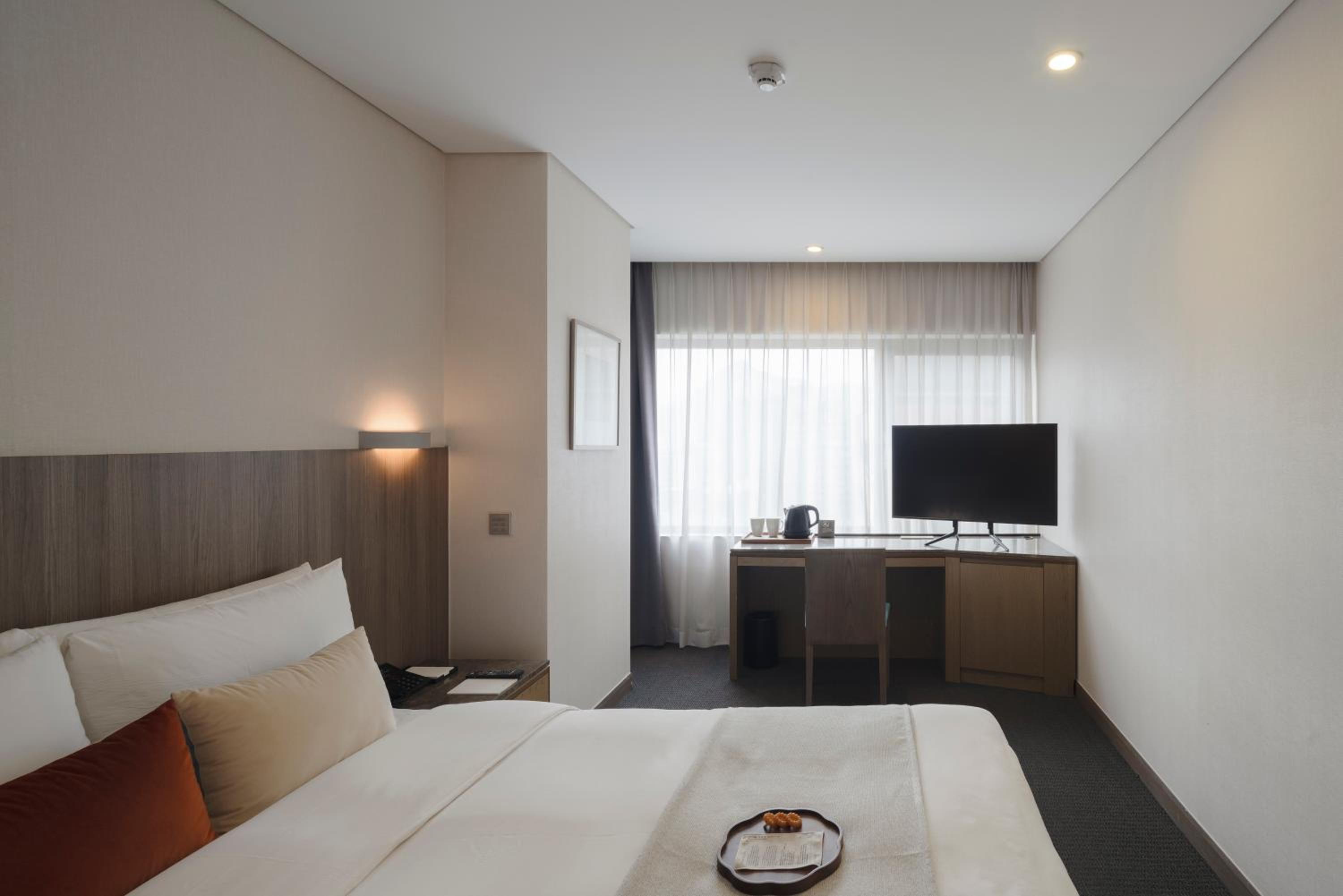 Standard Double Room (Breakfast 1+1) photo 3