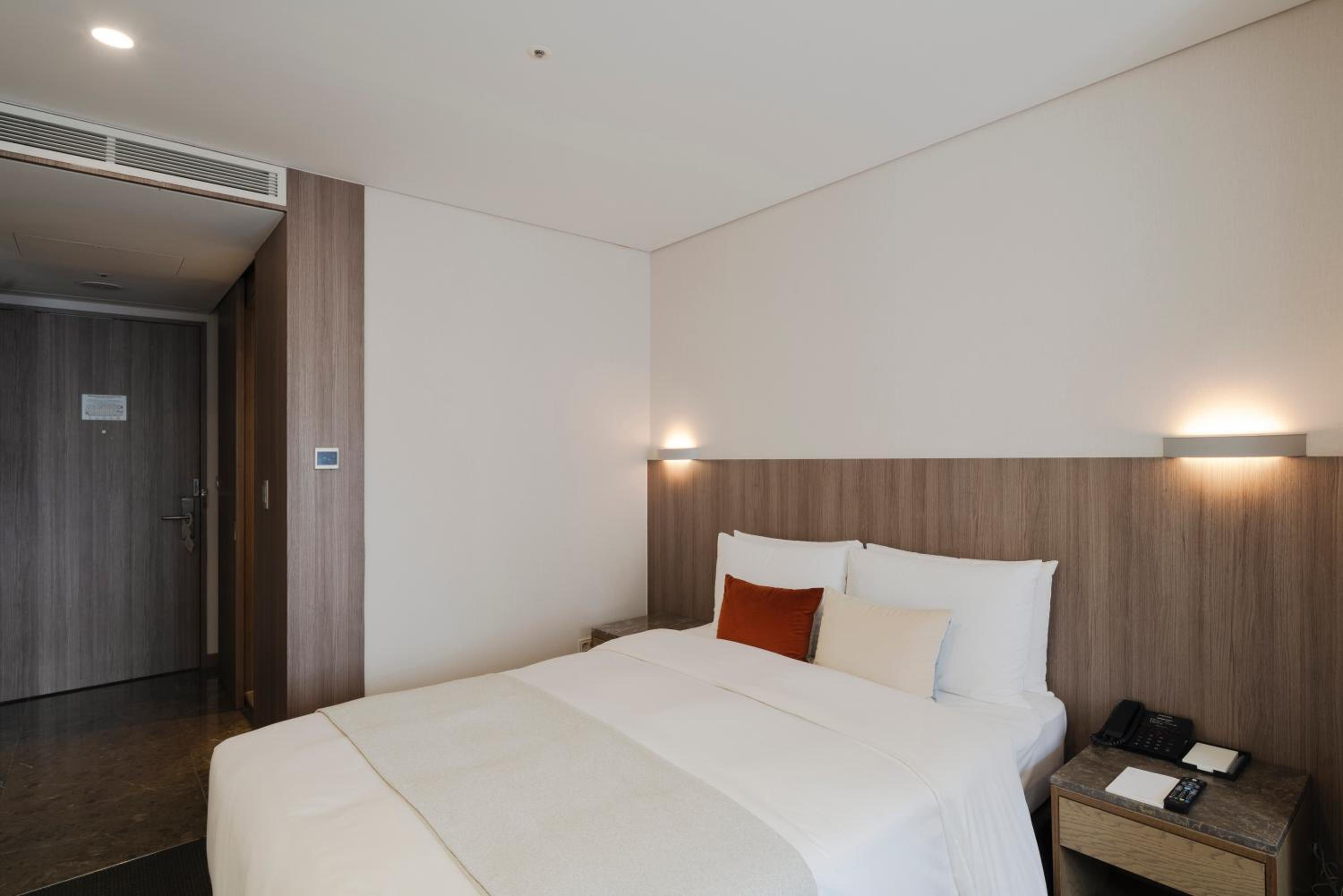 Standard Double Room (Breakfast 1+1) photo 2