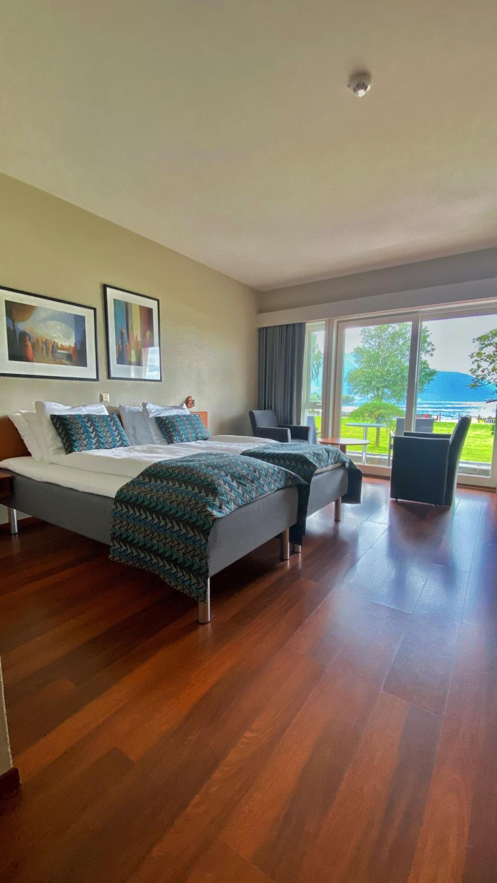 Double or Twin Room with Fjord View - Photo 2
