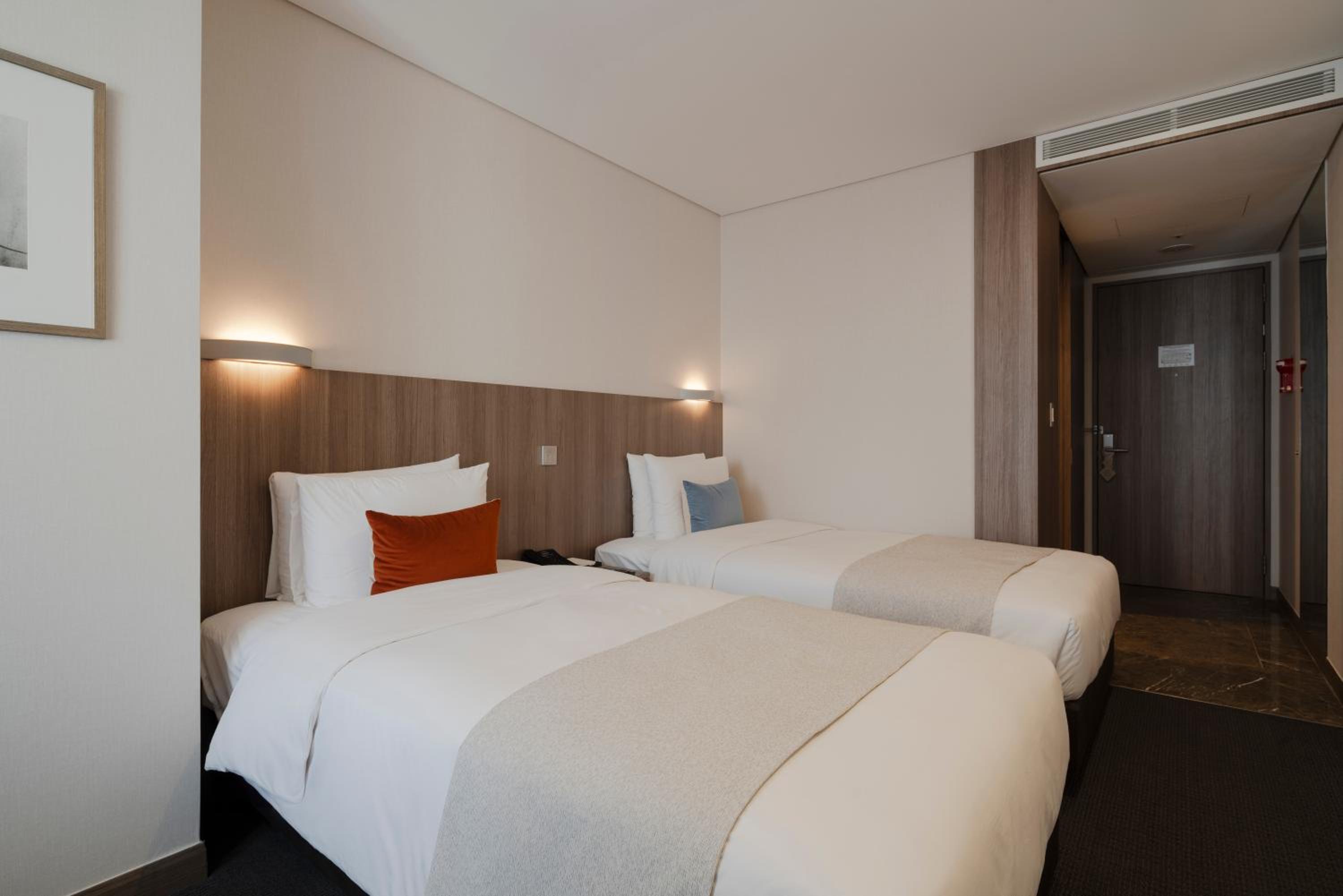 Standard Twin Room (Breakfast 1+1) photo 2