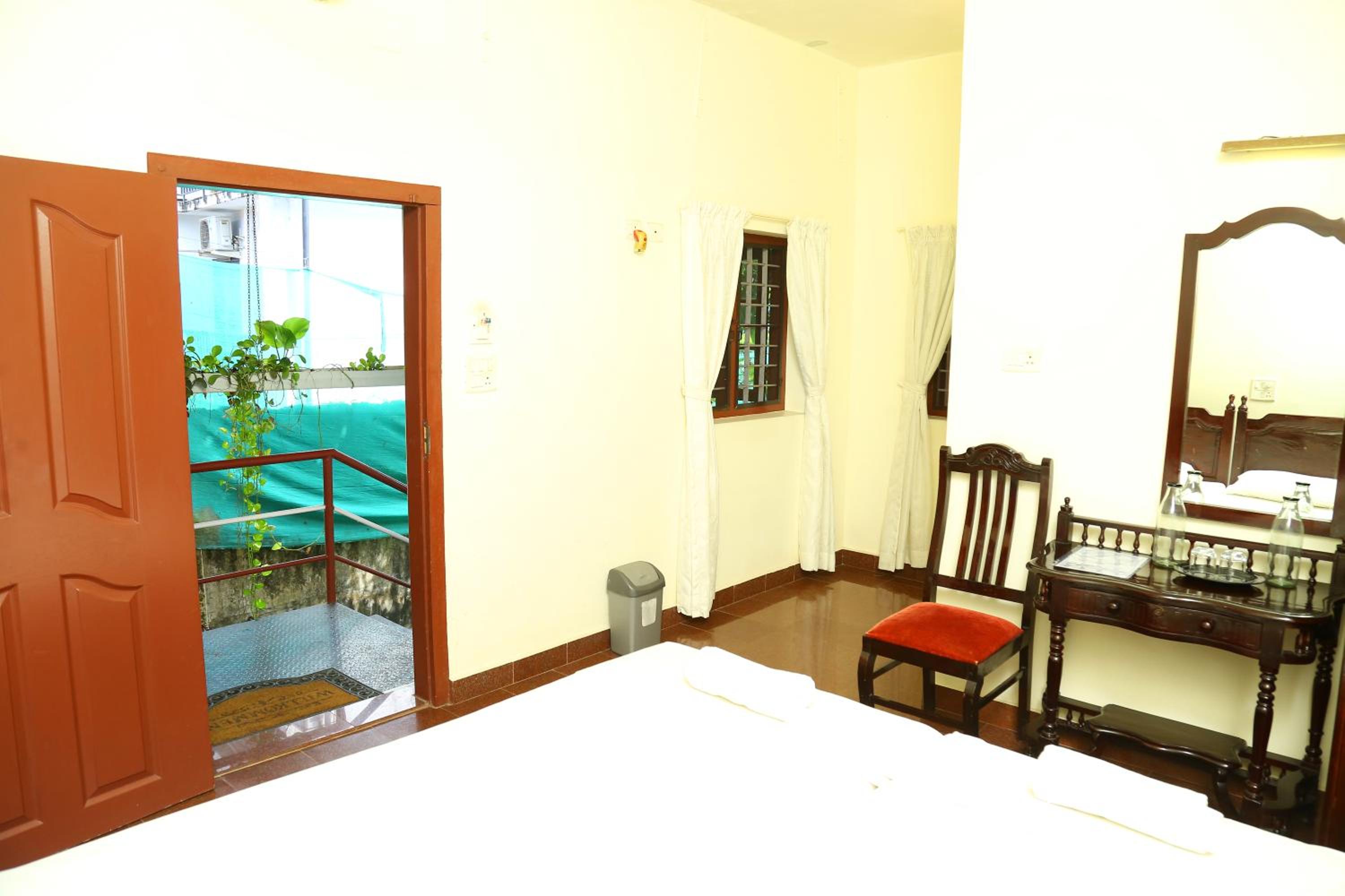 Standard Twin Room with Garden View