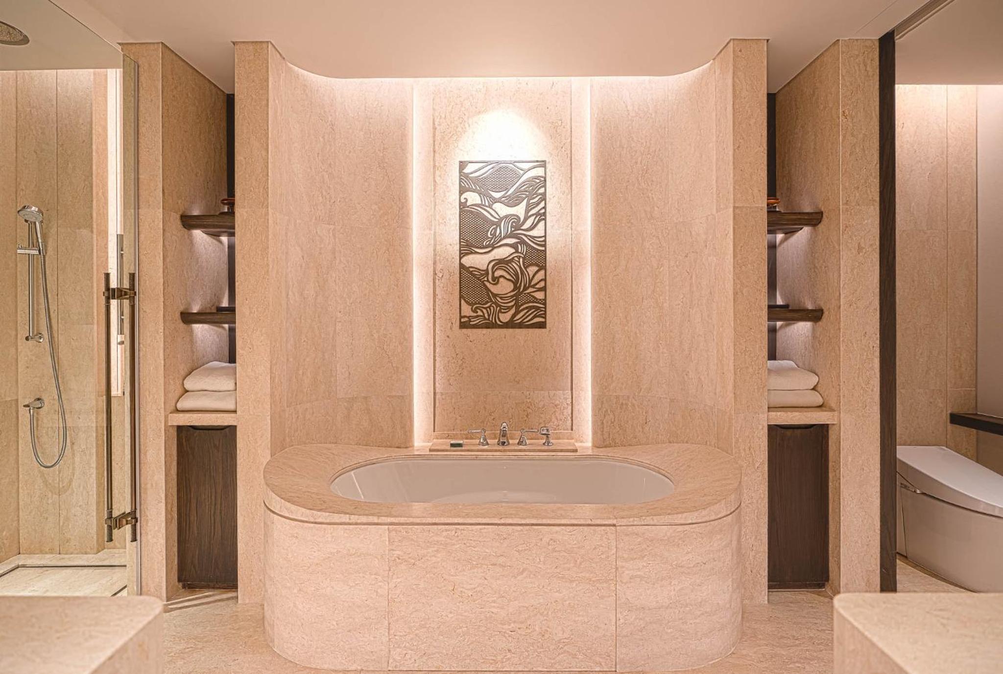 Corner King Suite