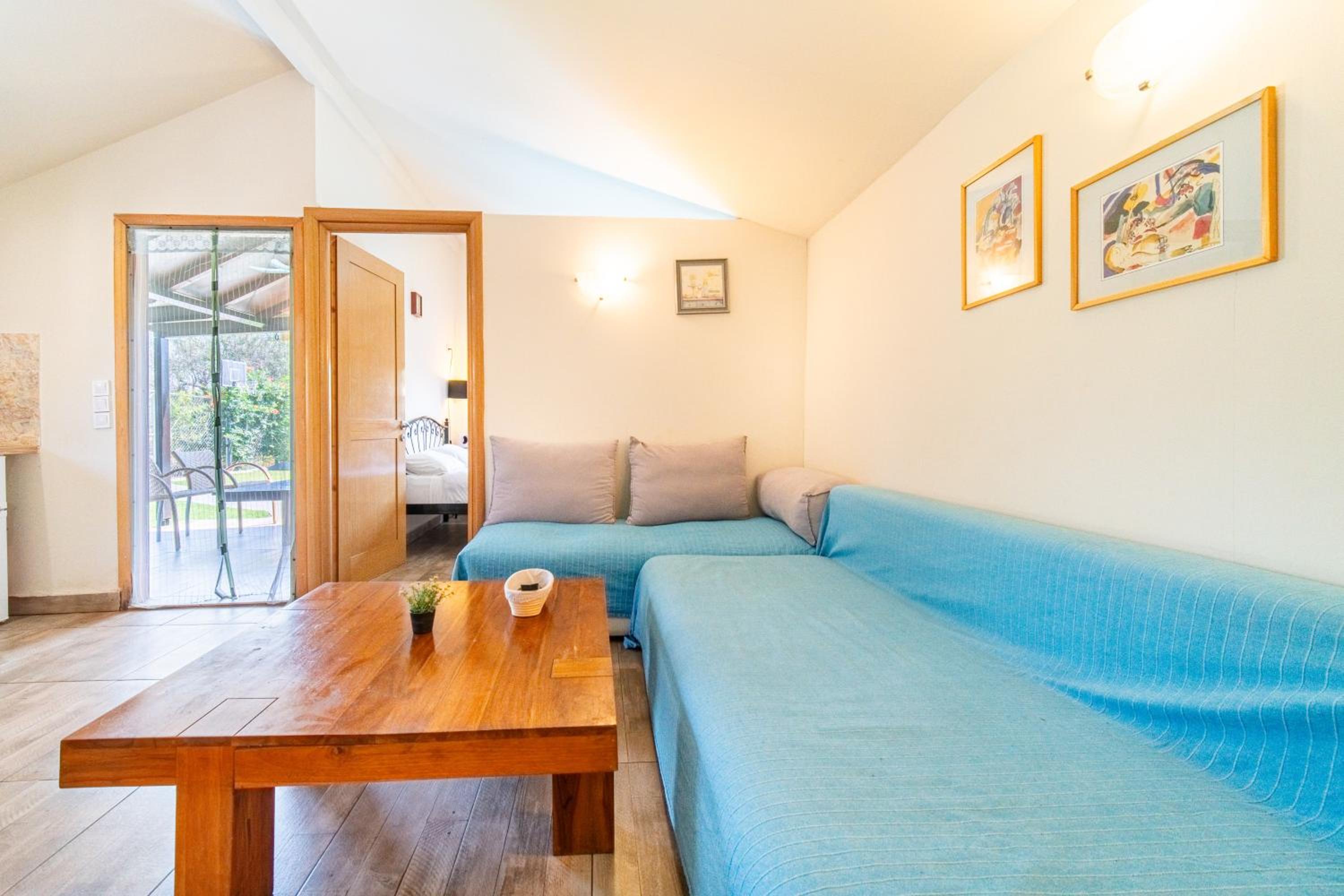 One-Bedroom House photo 1