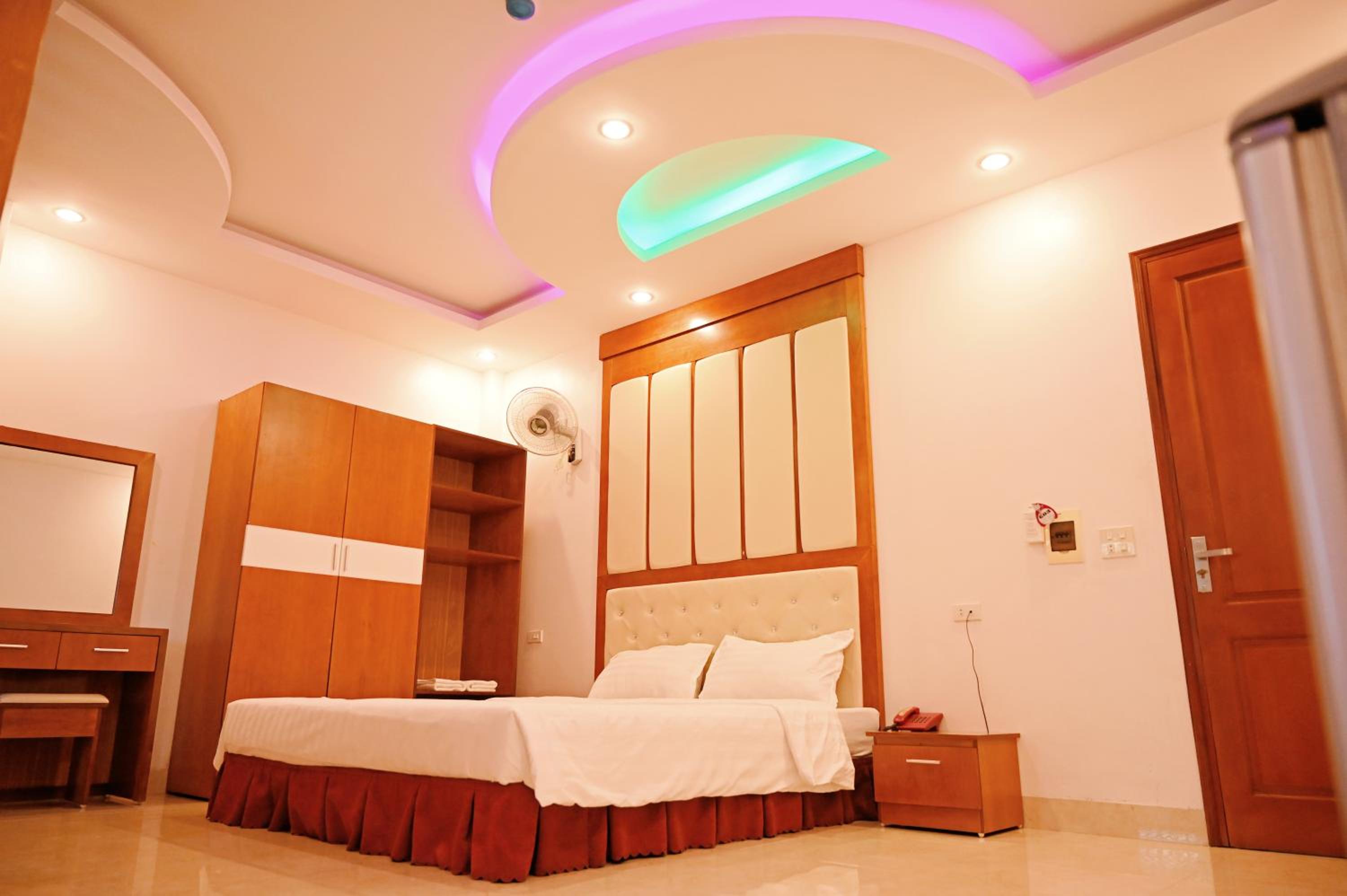 Deluxe Double Room with Bath - Photo 10