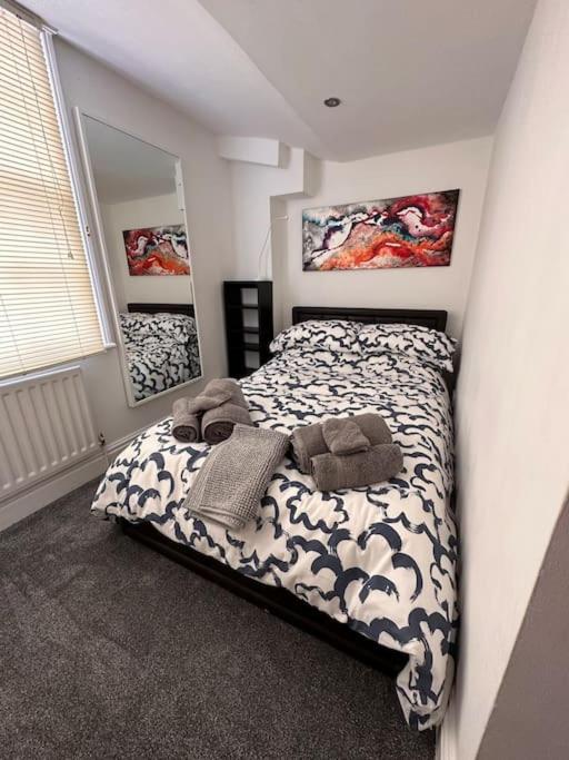 Three-Bedroom House photo 3
