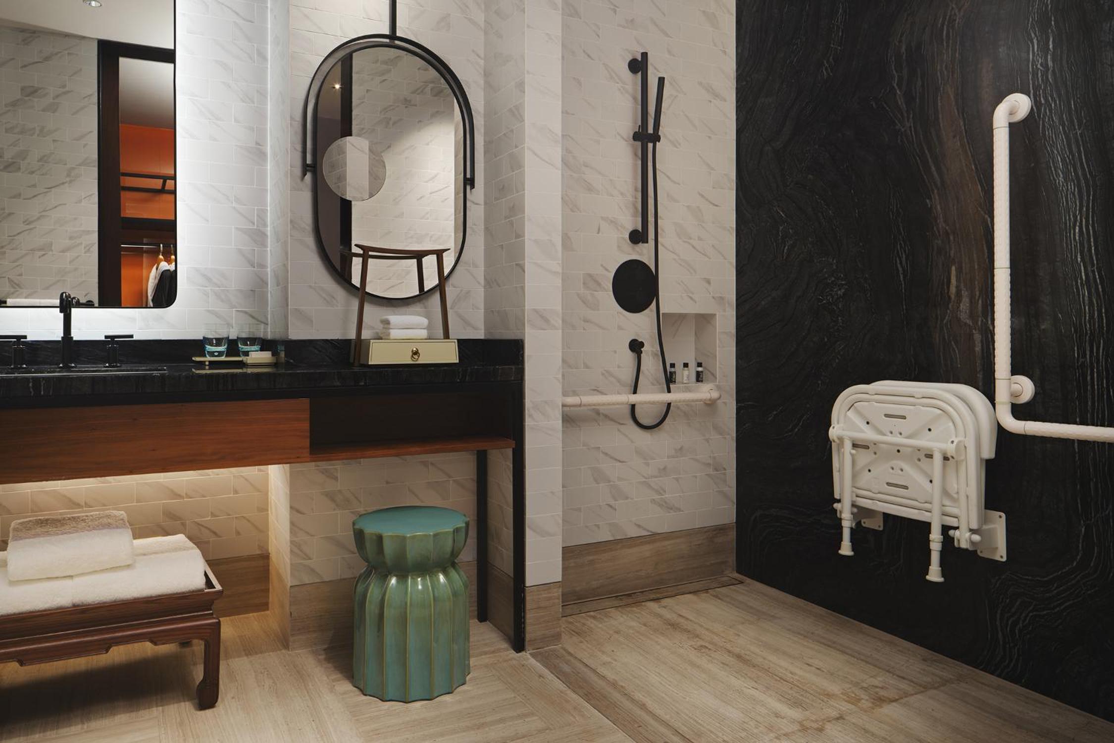 King Room - Mobility Accessible  - Photo 3
