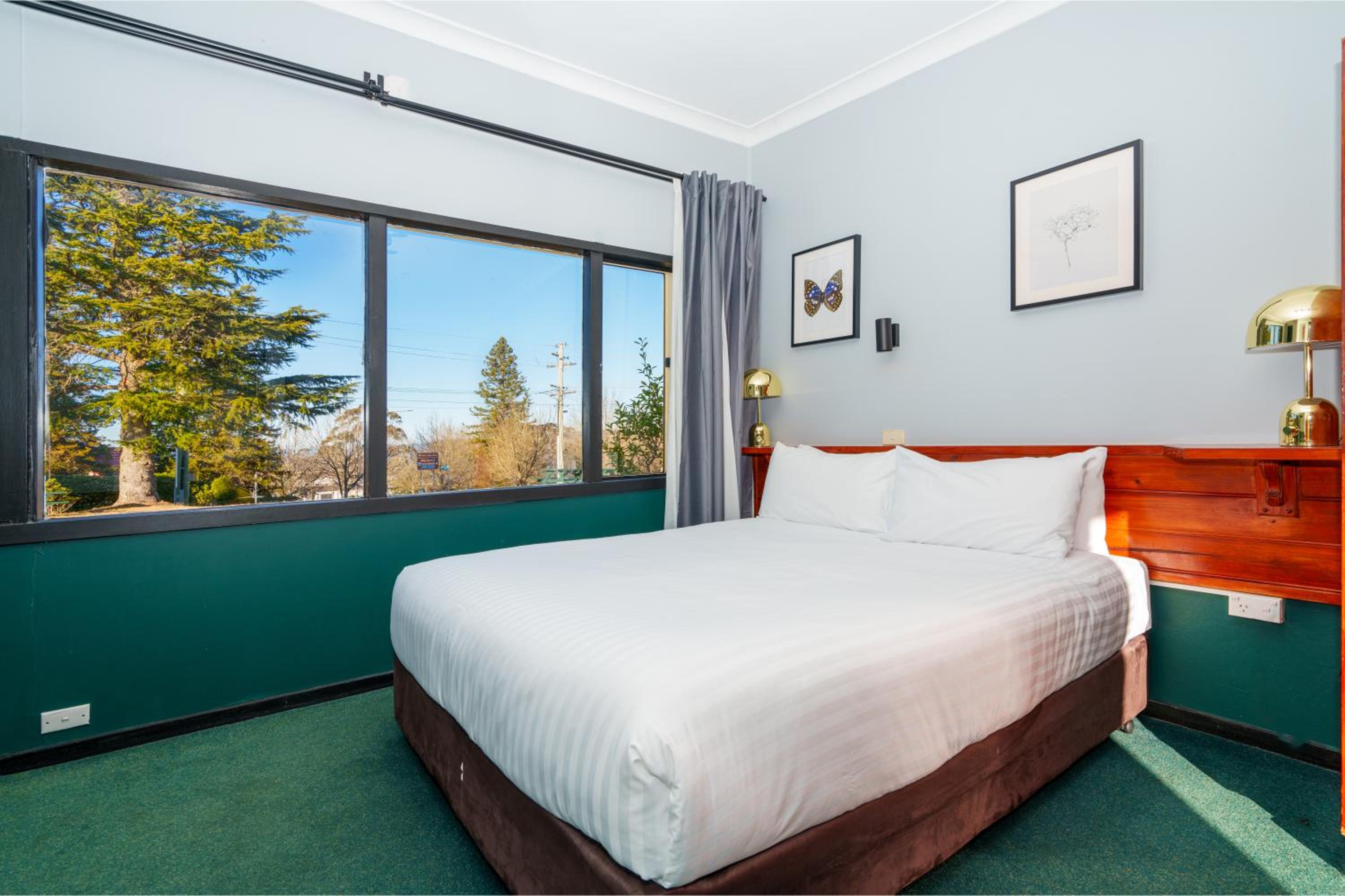 Garden View Queen Bed - Photo 1