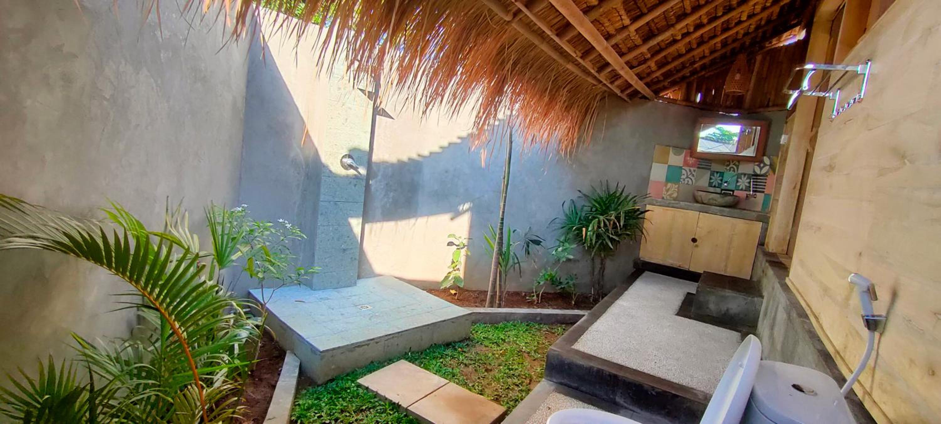 Deluxe Bungalow with Garden View - Photo 11