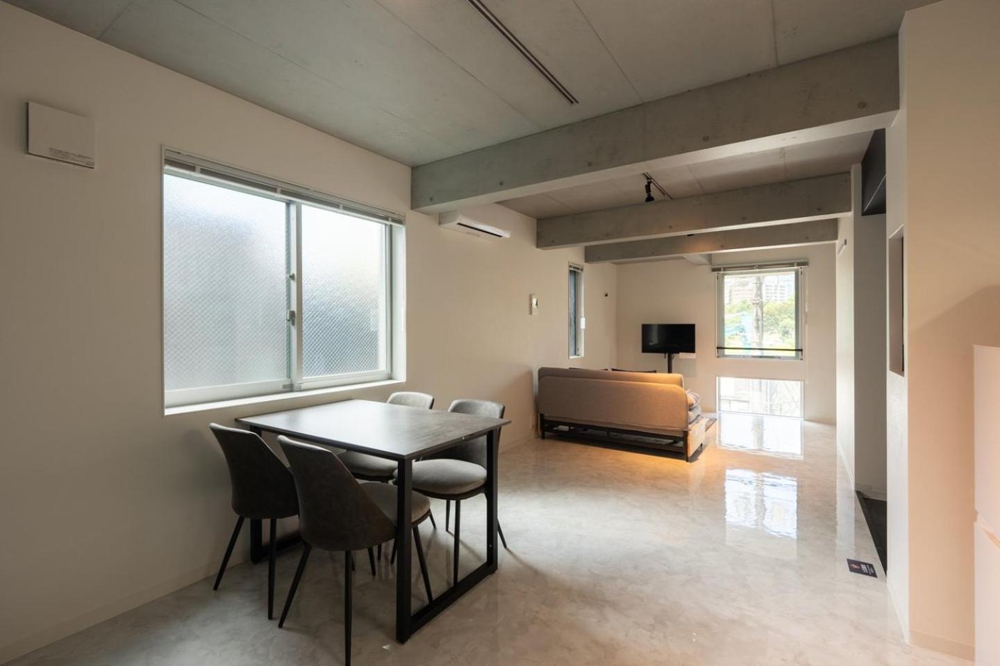 One-Bedroom Apartment photo 2