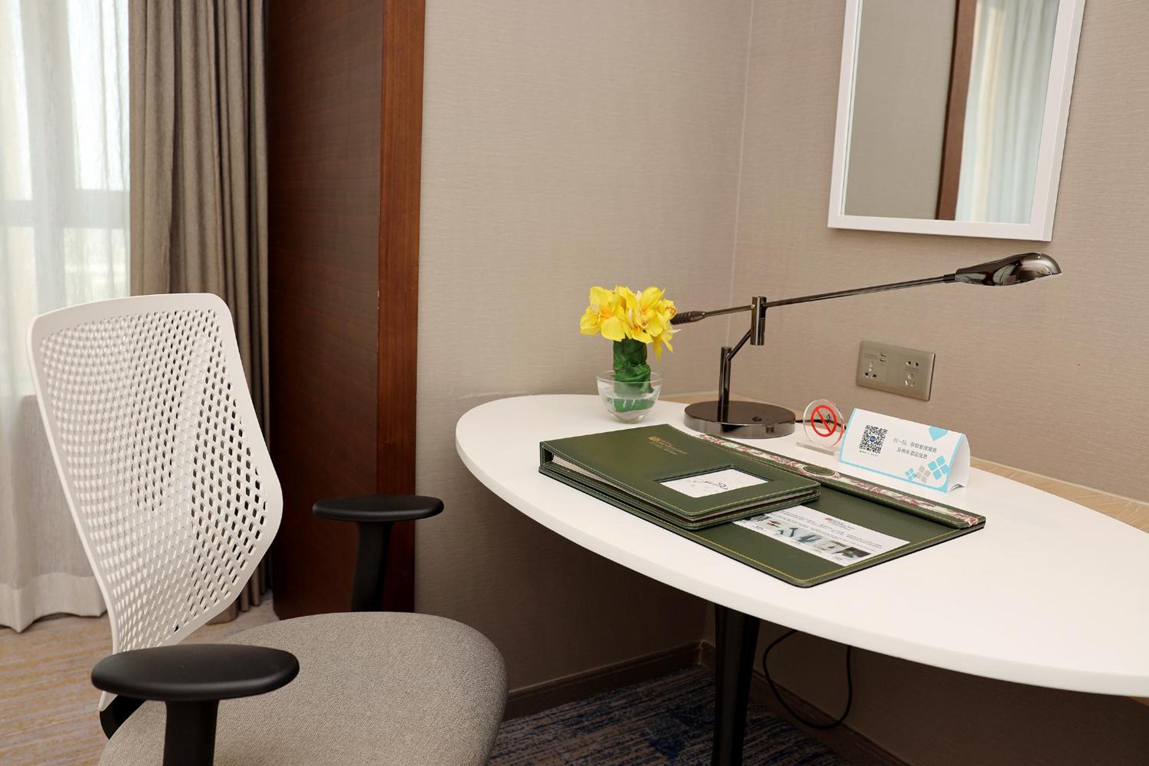 Deluxe King Room photo 1