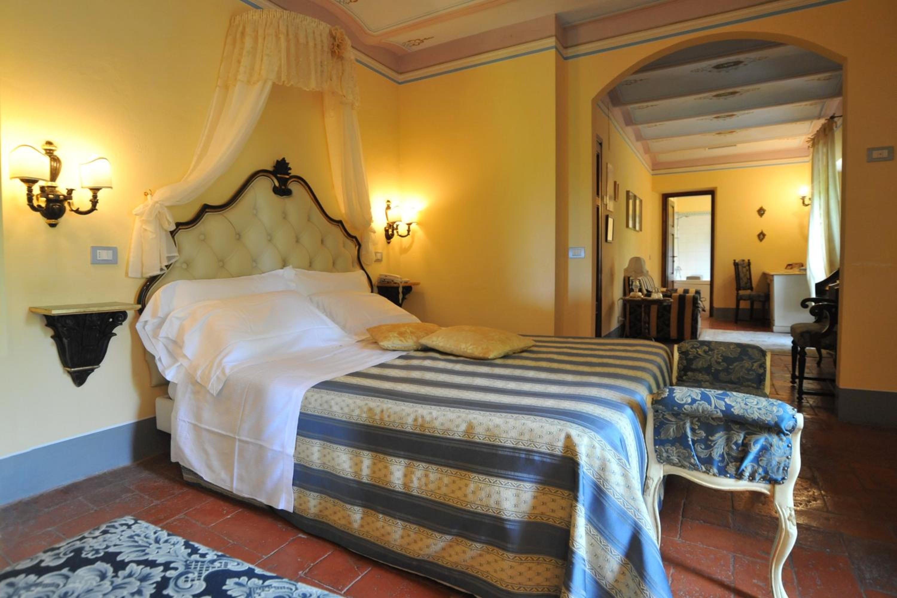 Deluxe Suite with Spa Bath