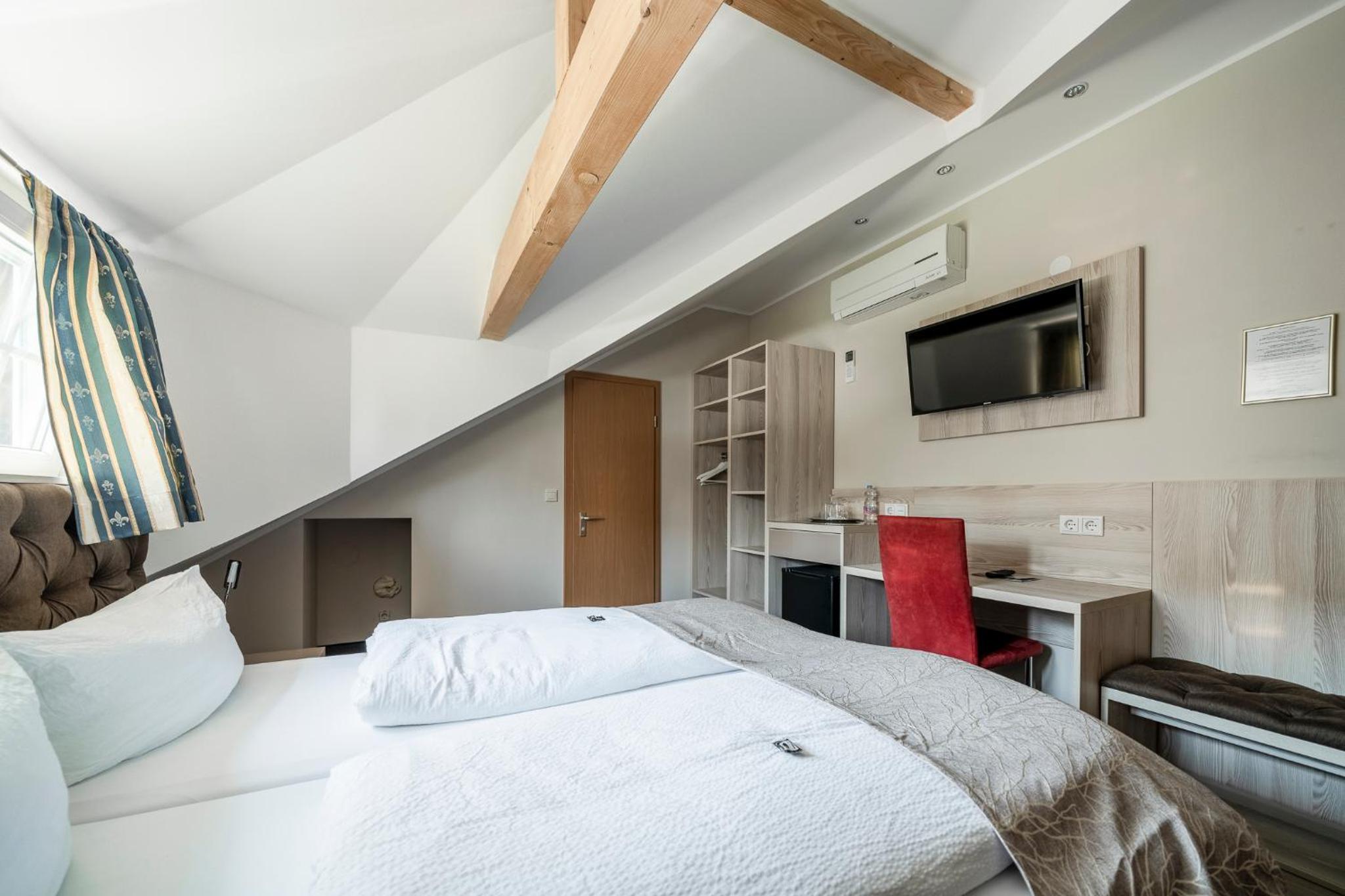 Double Room - Attic photo 2