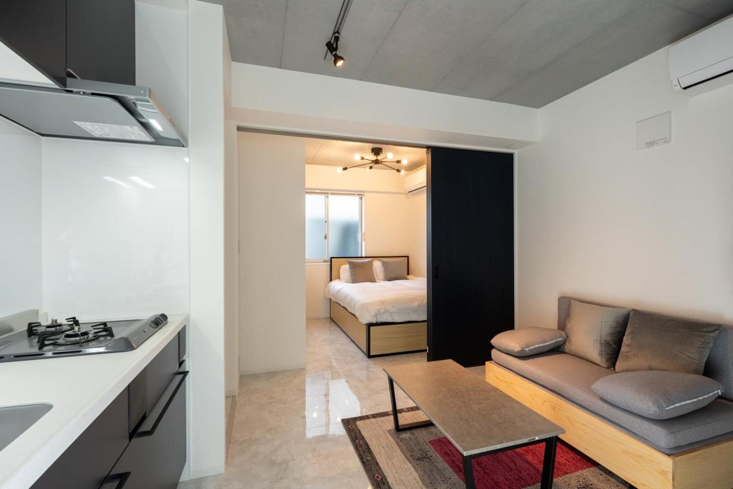 One-Bedroom Apartment photo 1