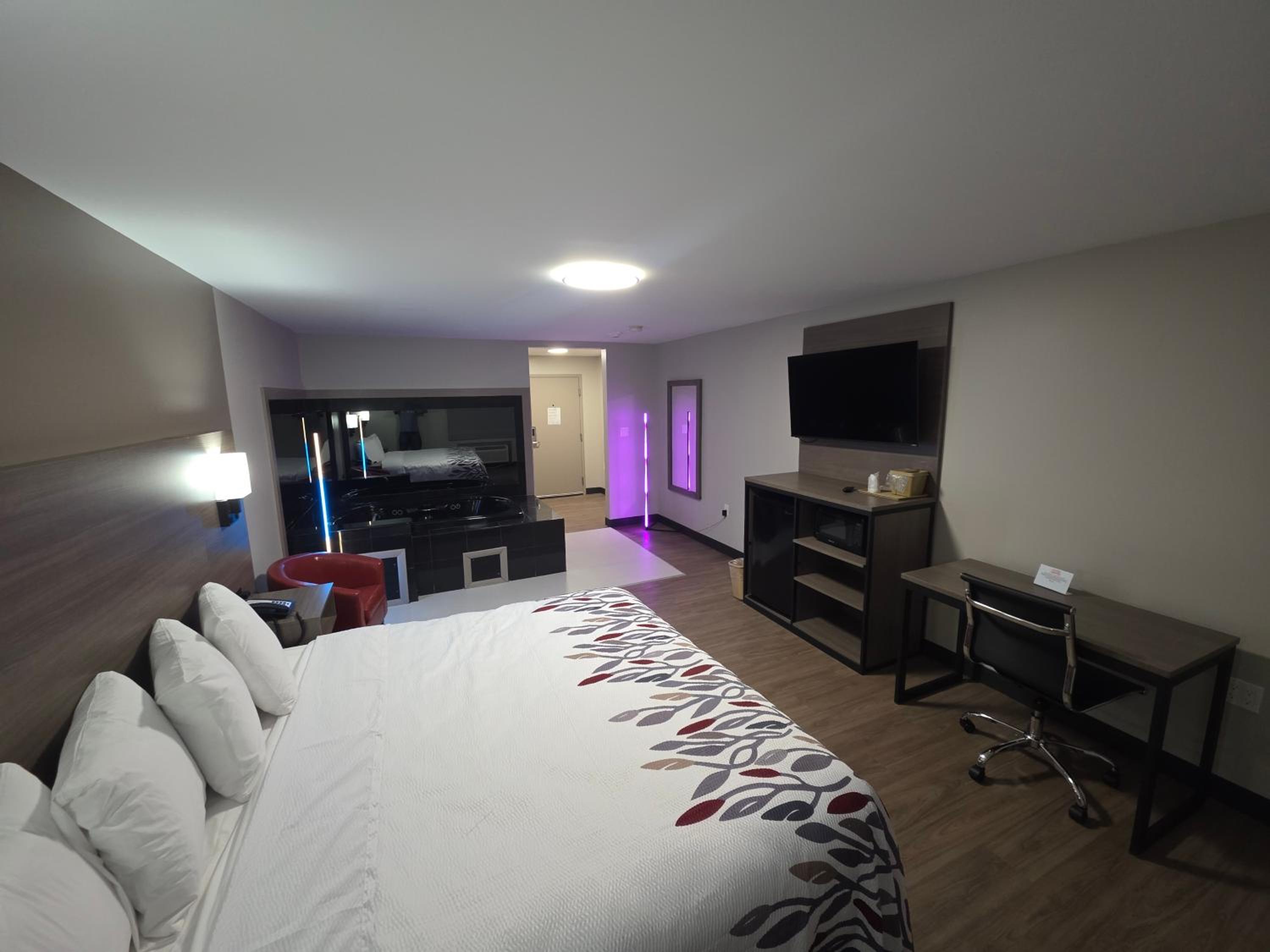 Suite King with Jetted Tub Non-Smoking