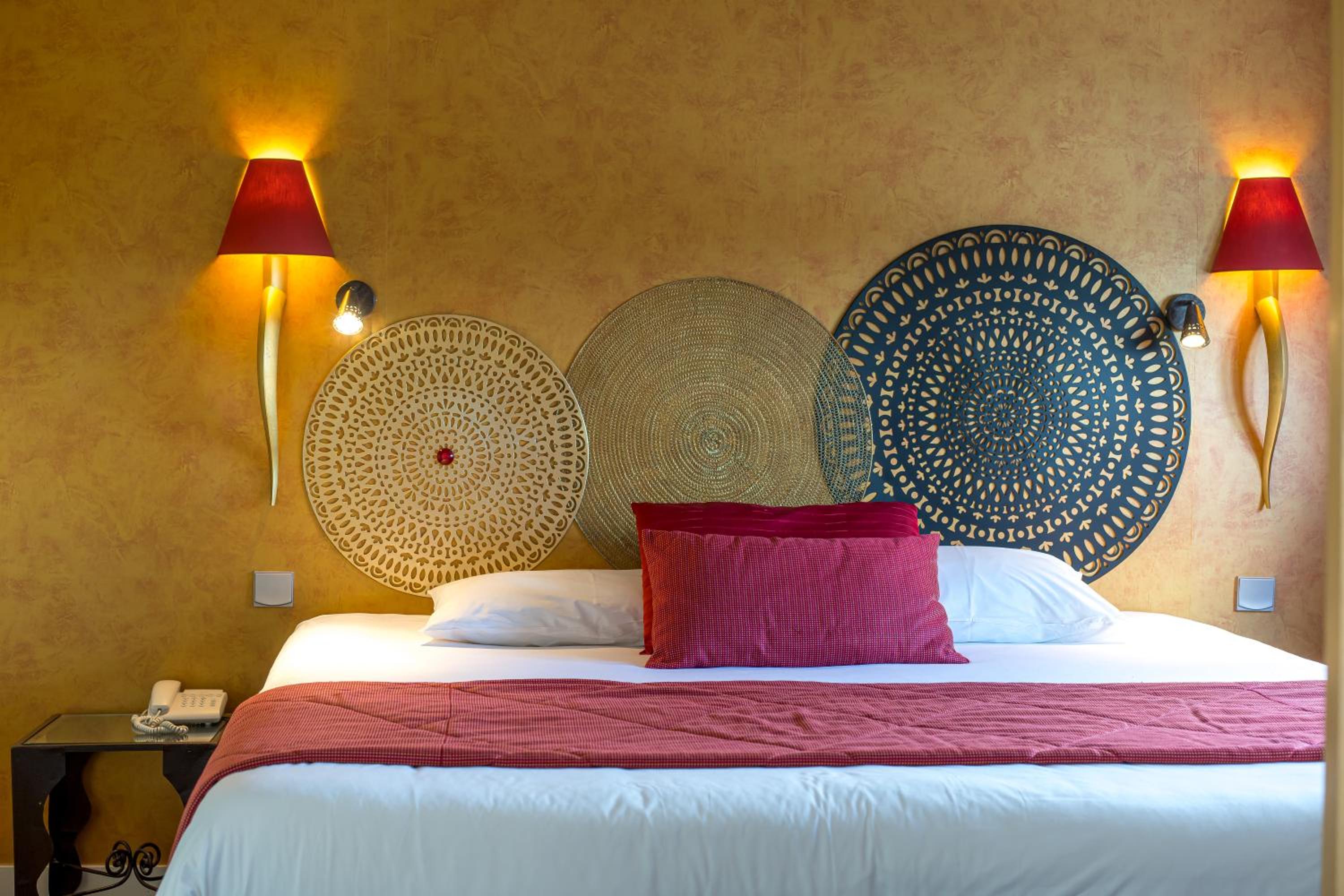 King Suite with River View  - Photo 2