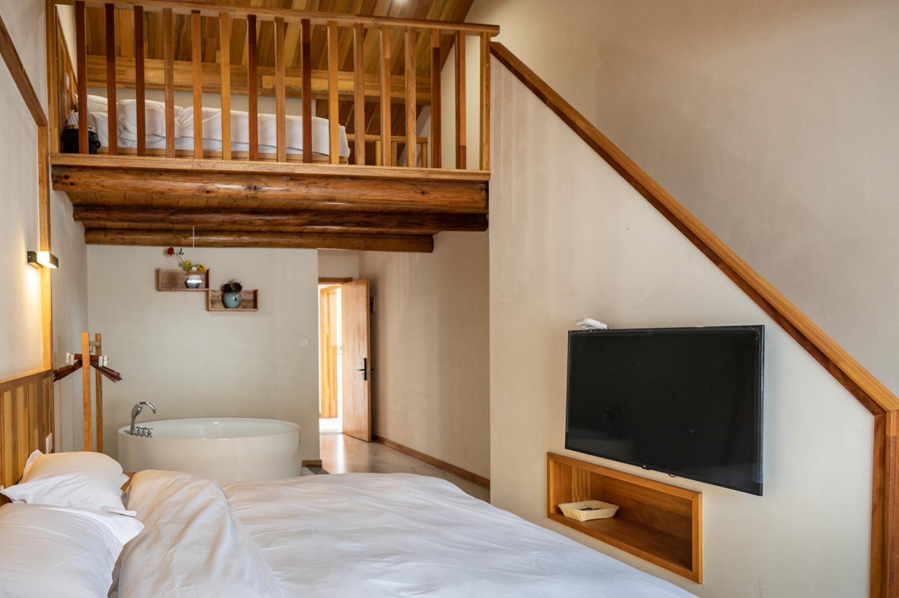 Queen Room with Two Queen Beds photo 2