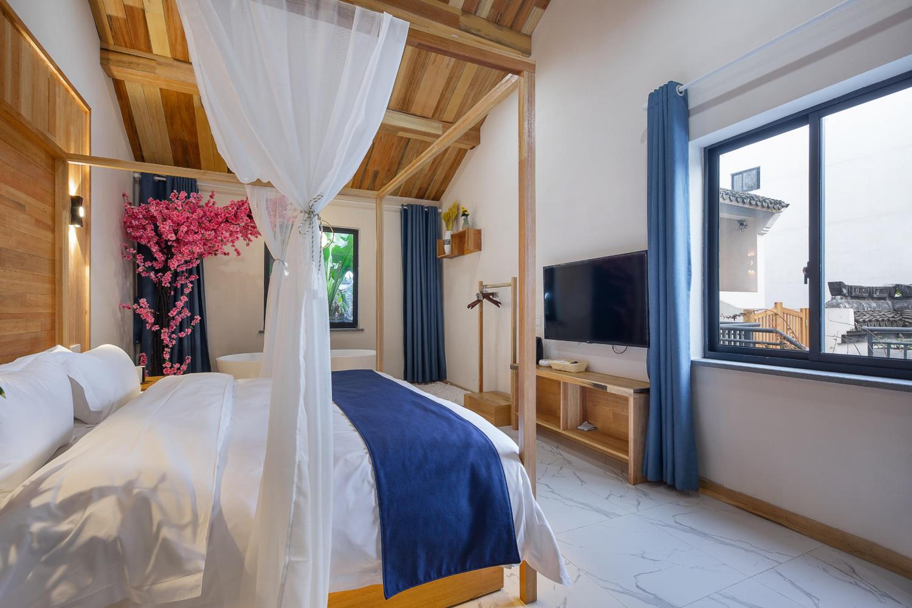 Double Room with Spa Bath photo 2