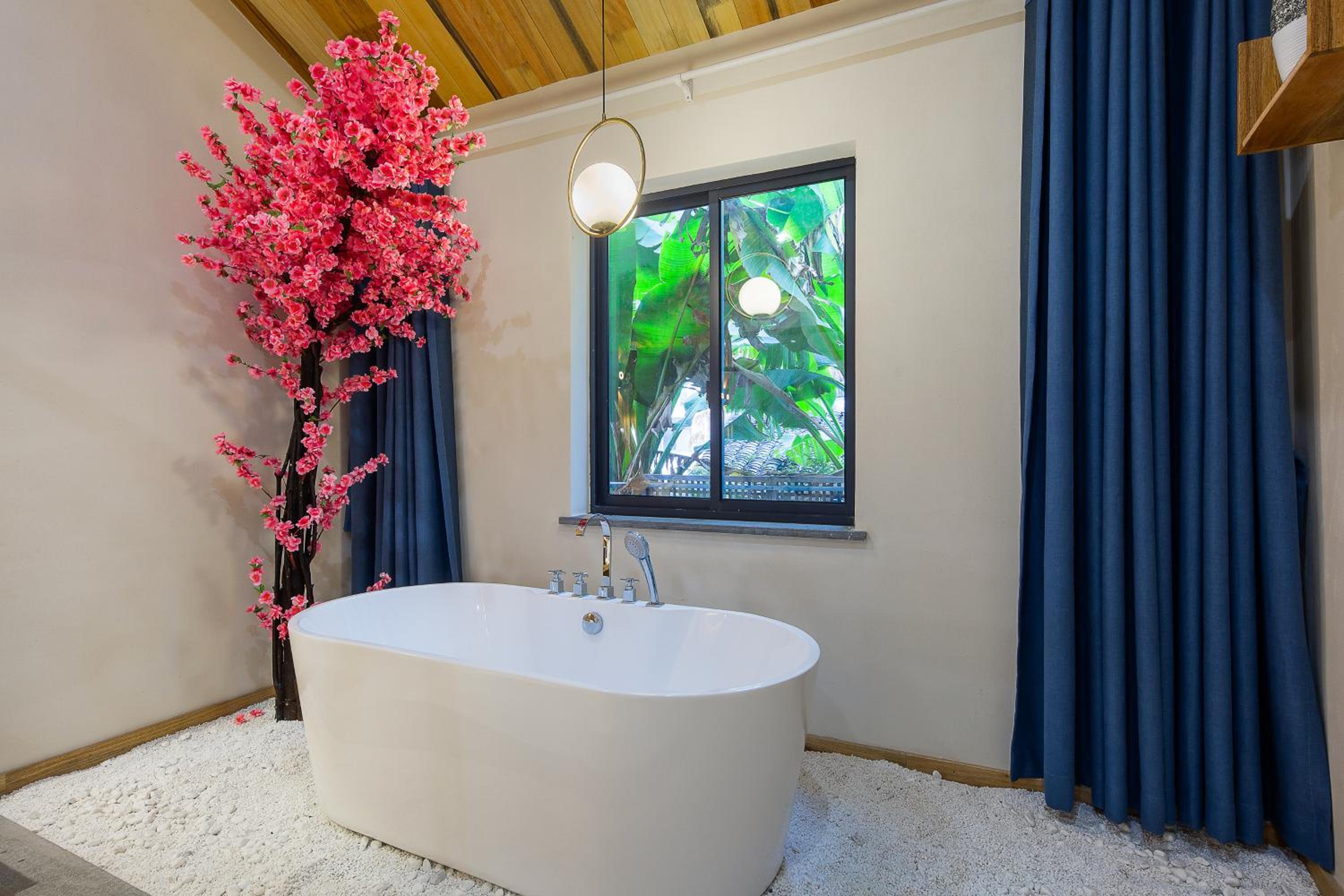 Double Room with Spa Bath photo 2