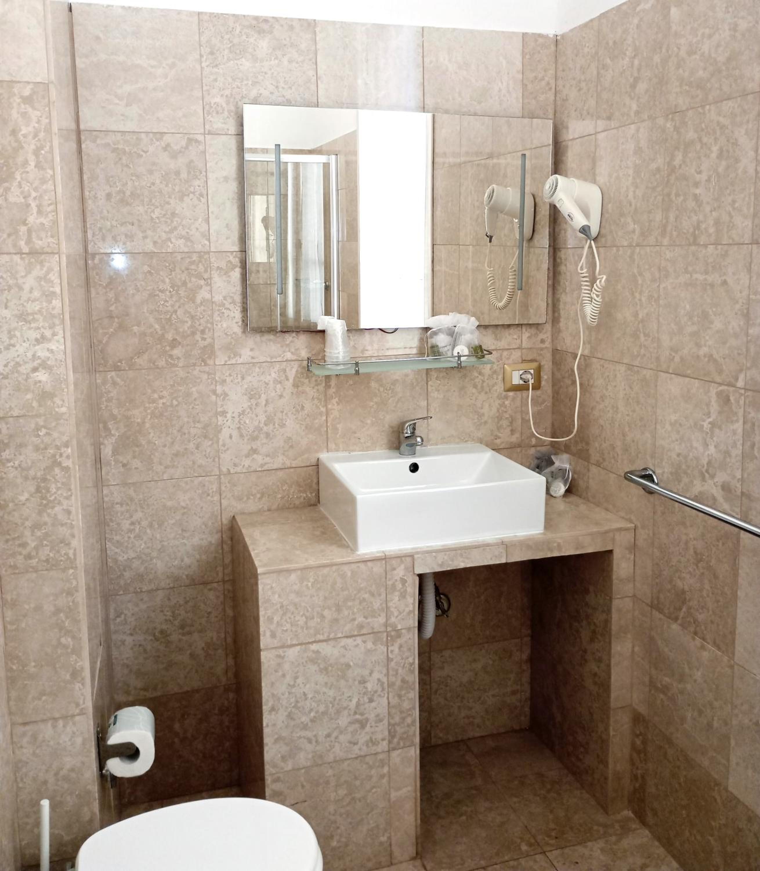 Quadruple Room - Photo 4