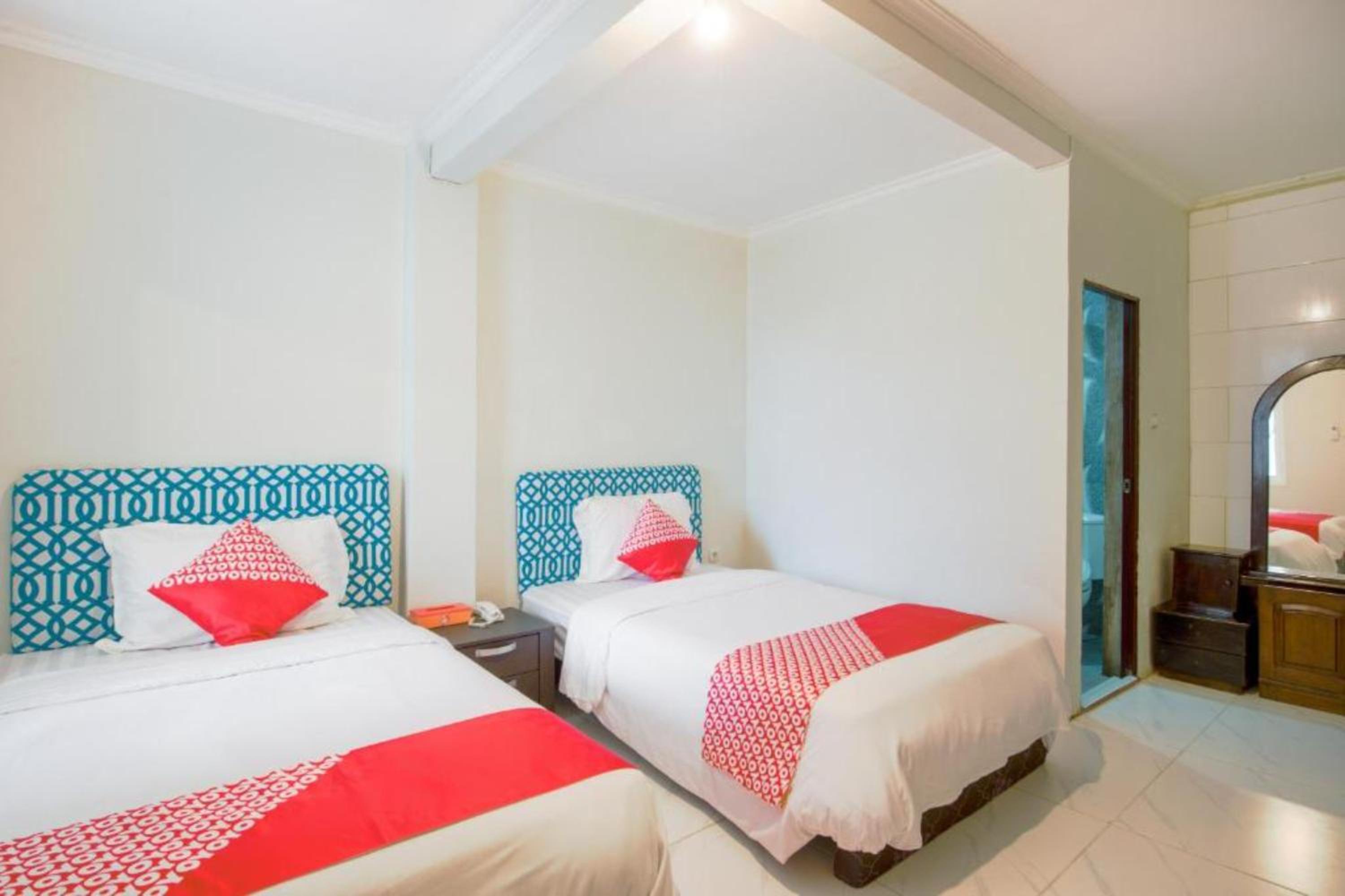 Standard Twin Room - Photo 4