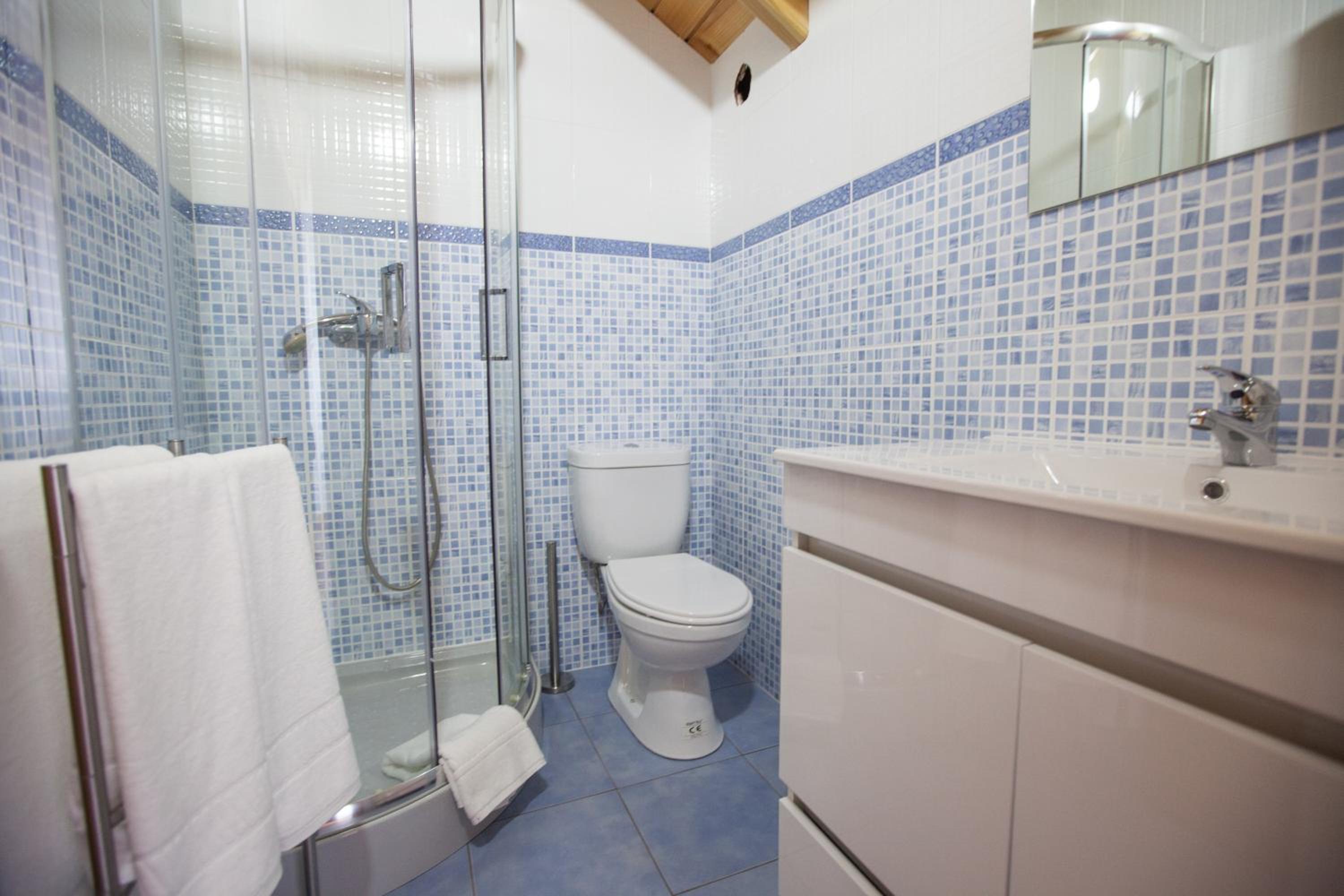 Double Room with Private Bathroom - Photo 5
