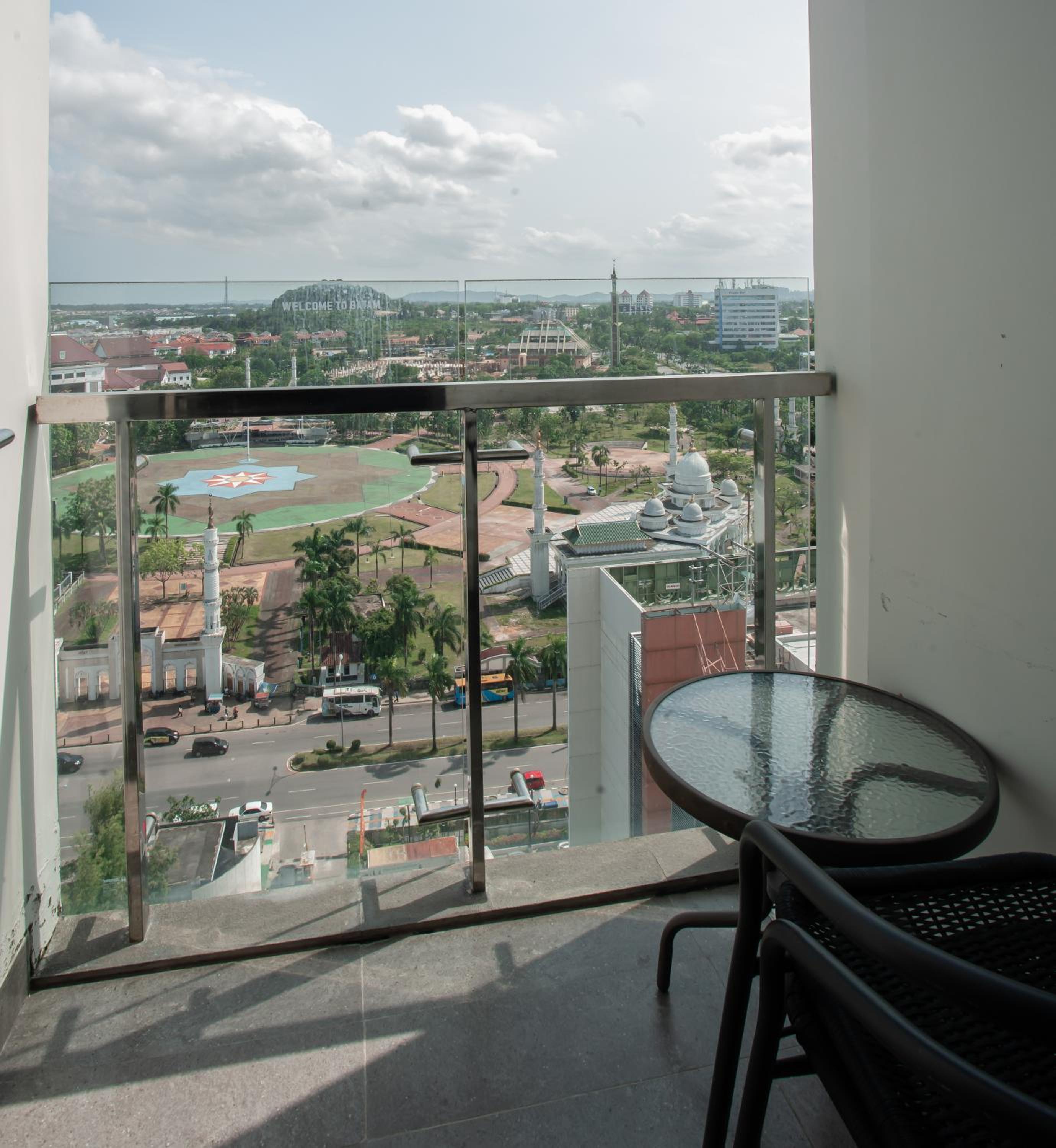 Two-Bedroom Apartment - Photo 2