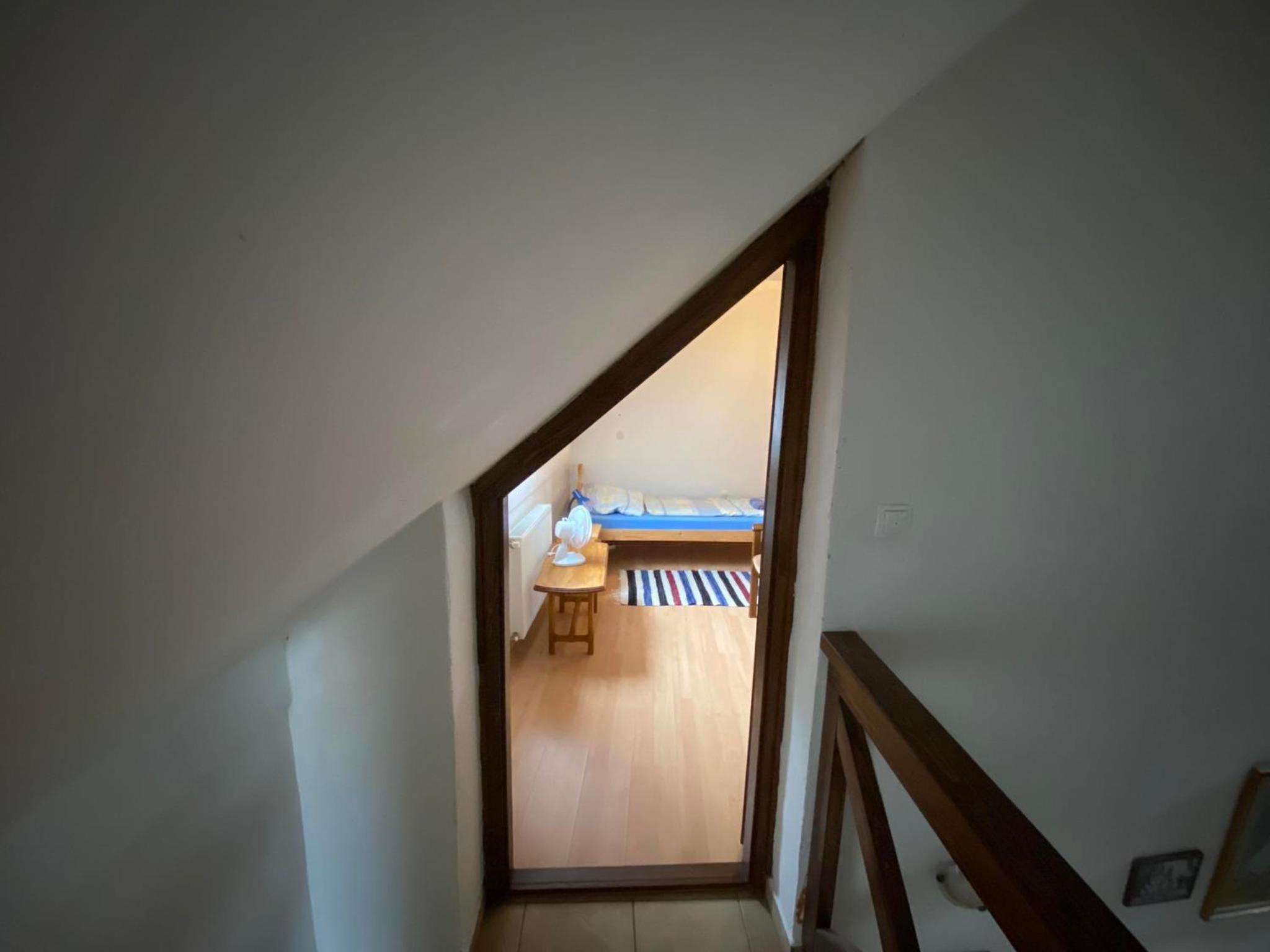 Small Single Room photo 2