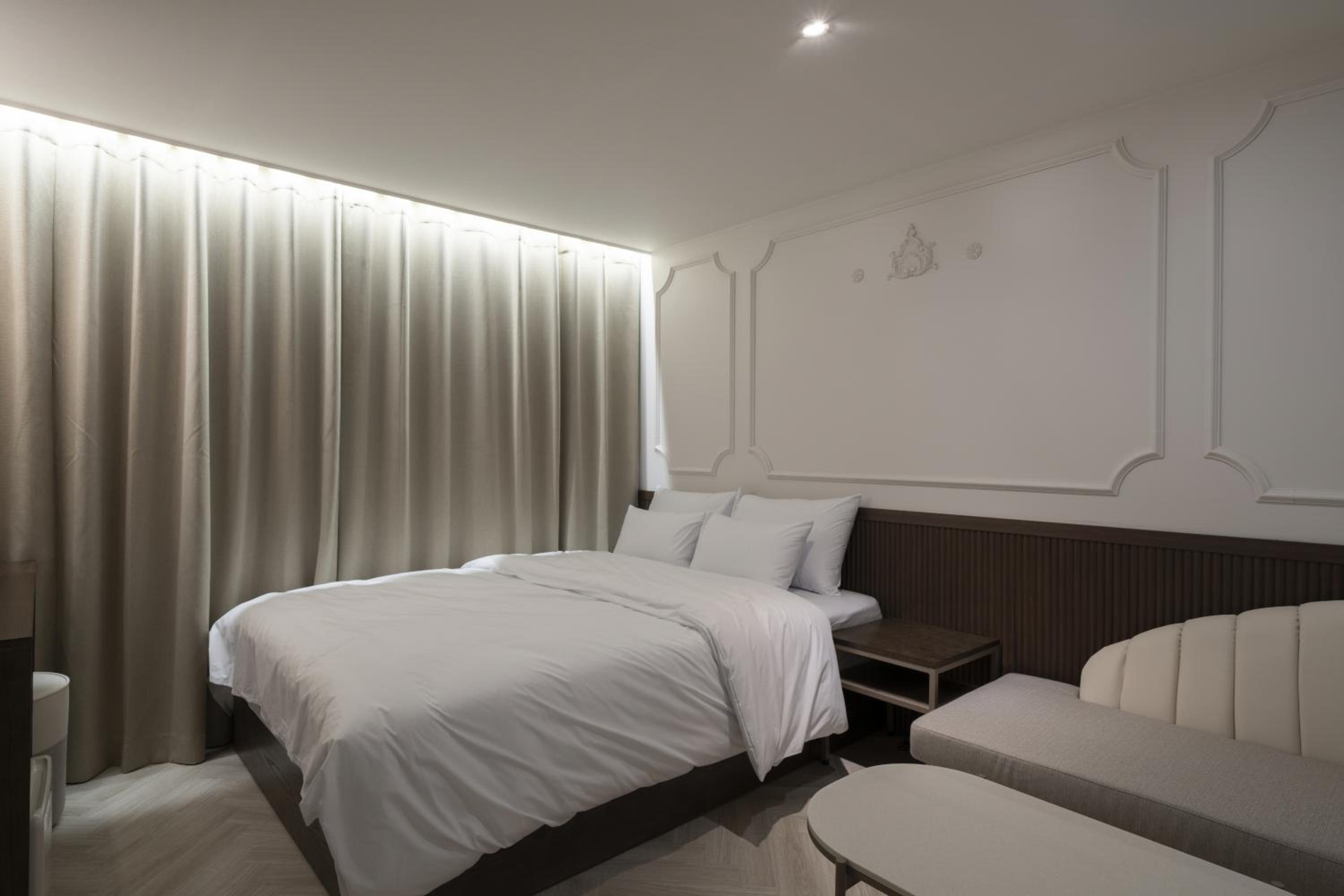 Double Room - Photo 11