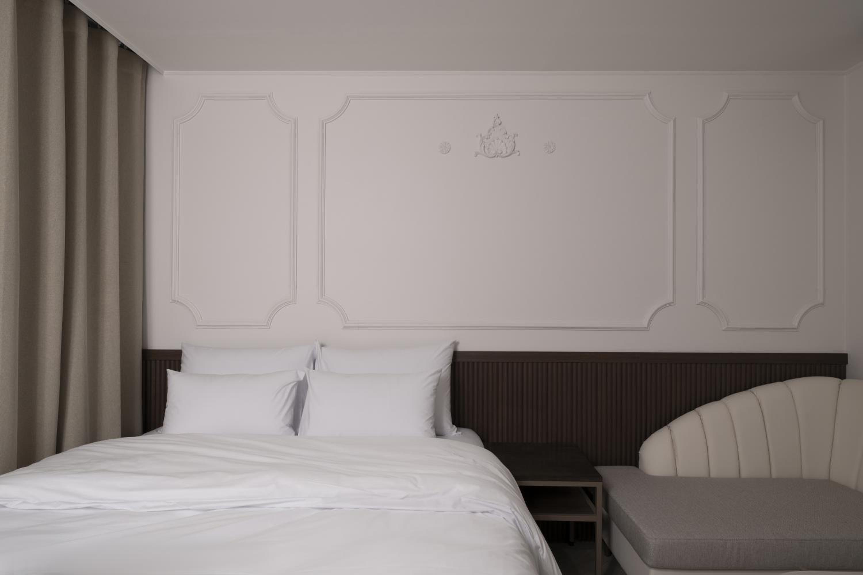Double Room - Photo 8
