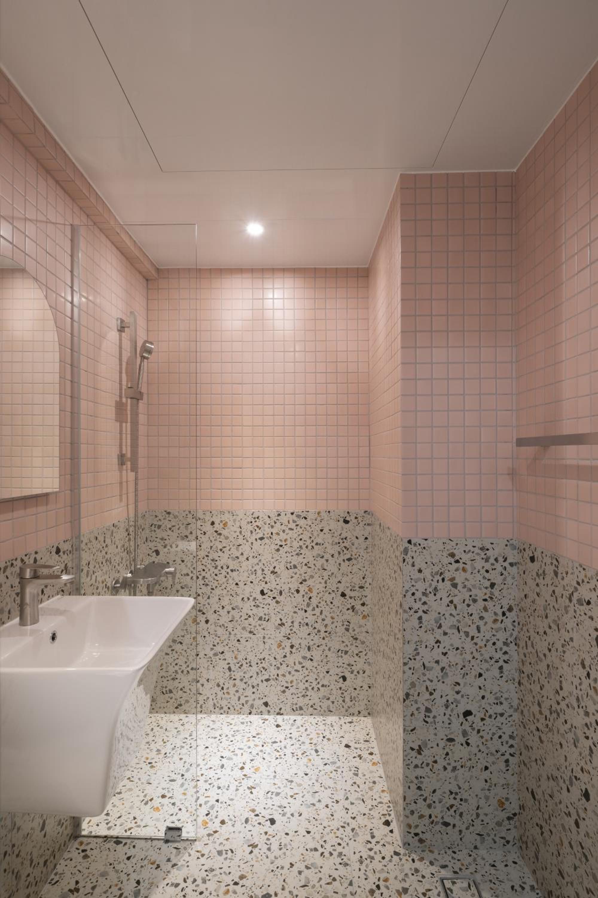 Double Room - Photo 16