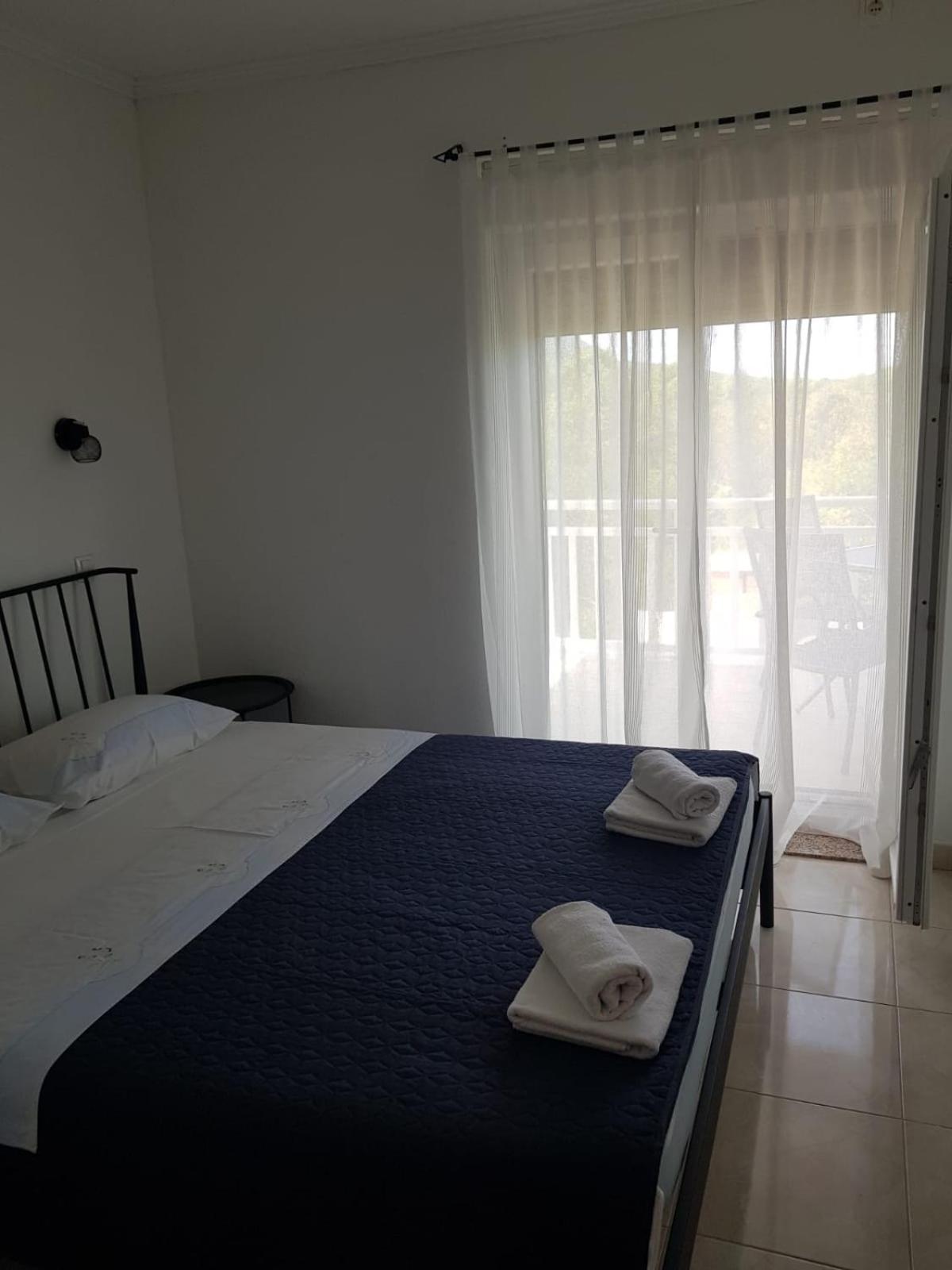One-Bedroom Apartment with Sea View and Balcony photo 1