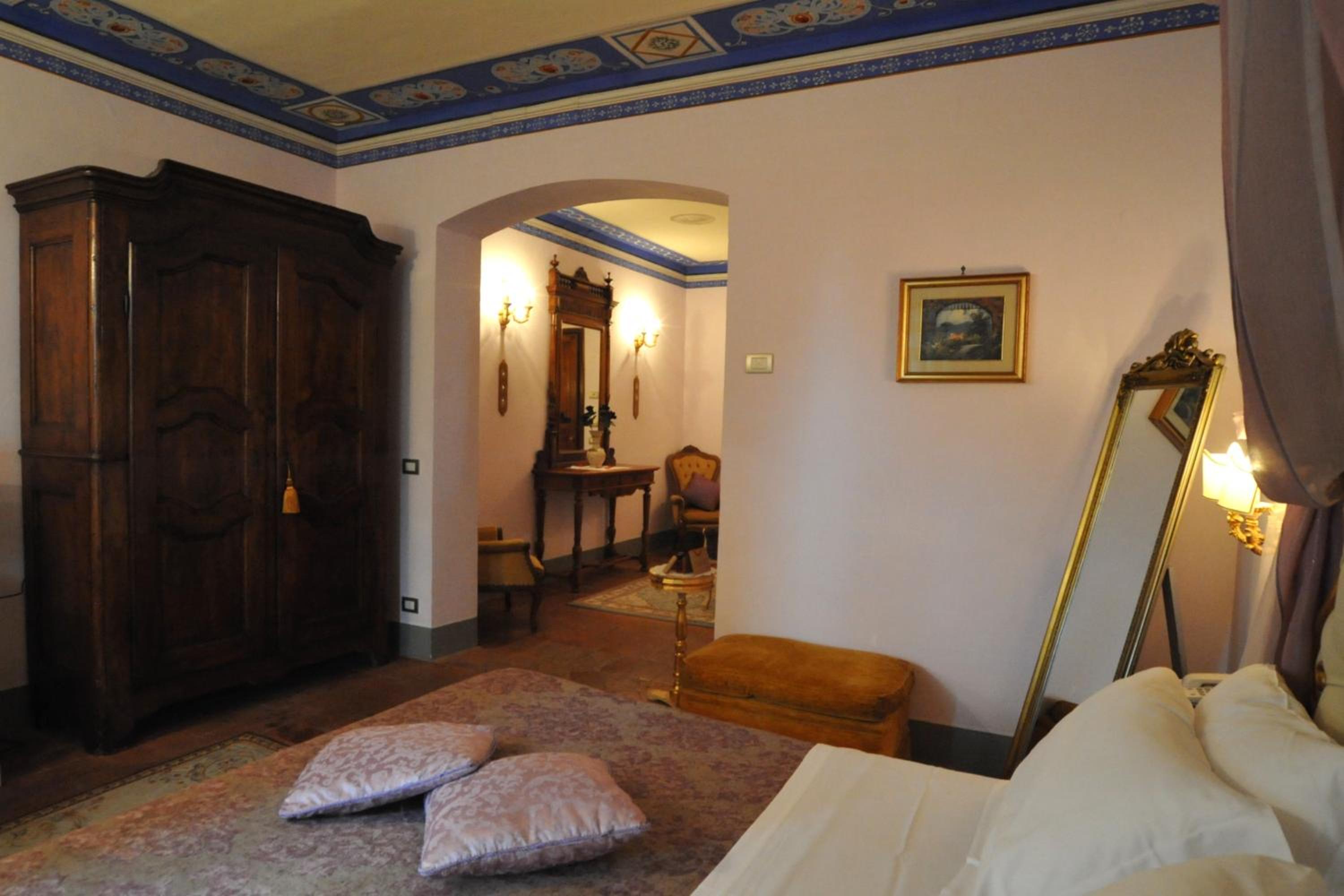 Double Room with Spa Bath photo 2