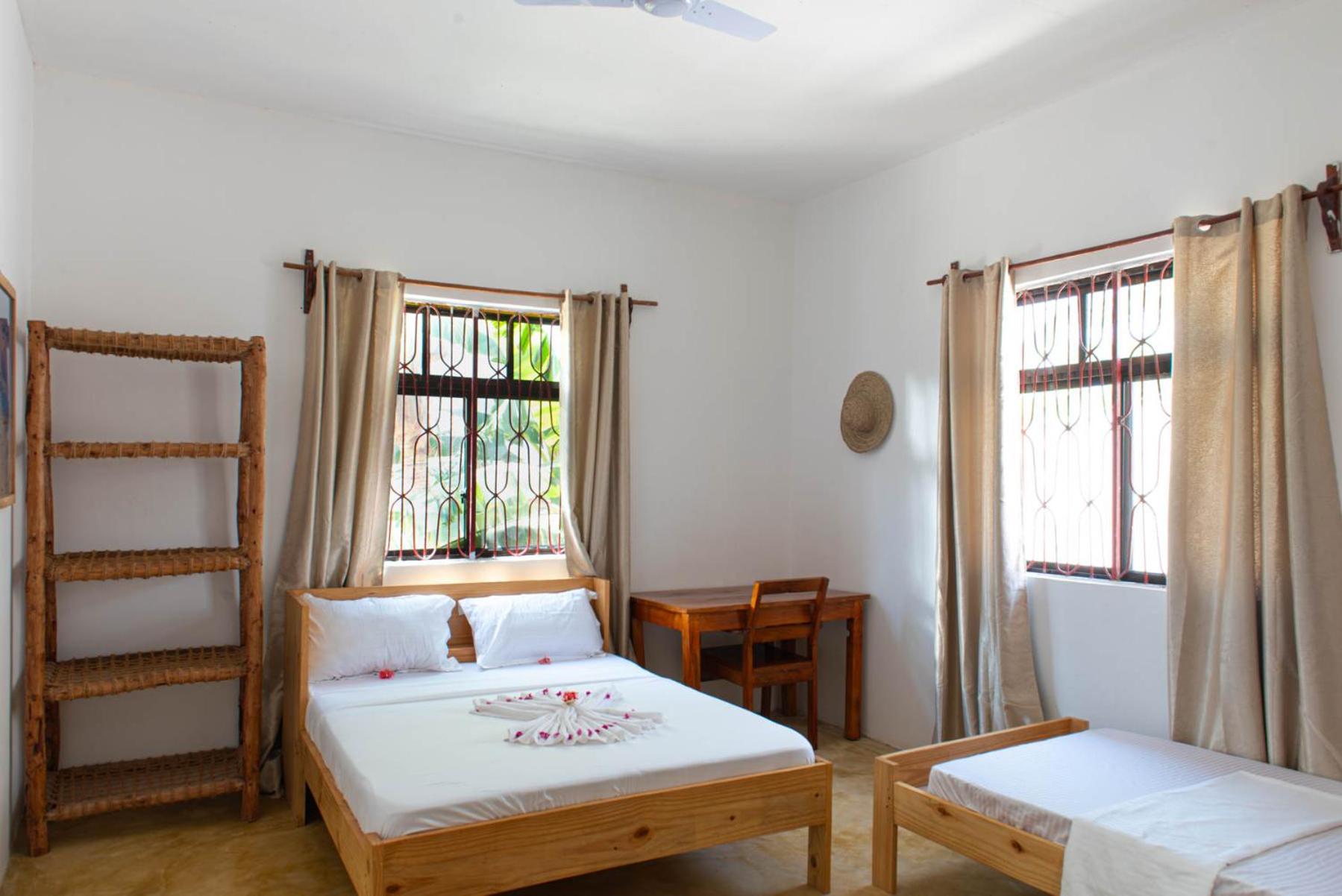 Private Room with Private Bathroom - Photo 13