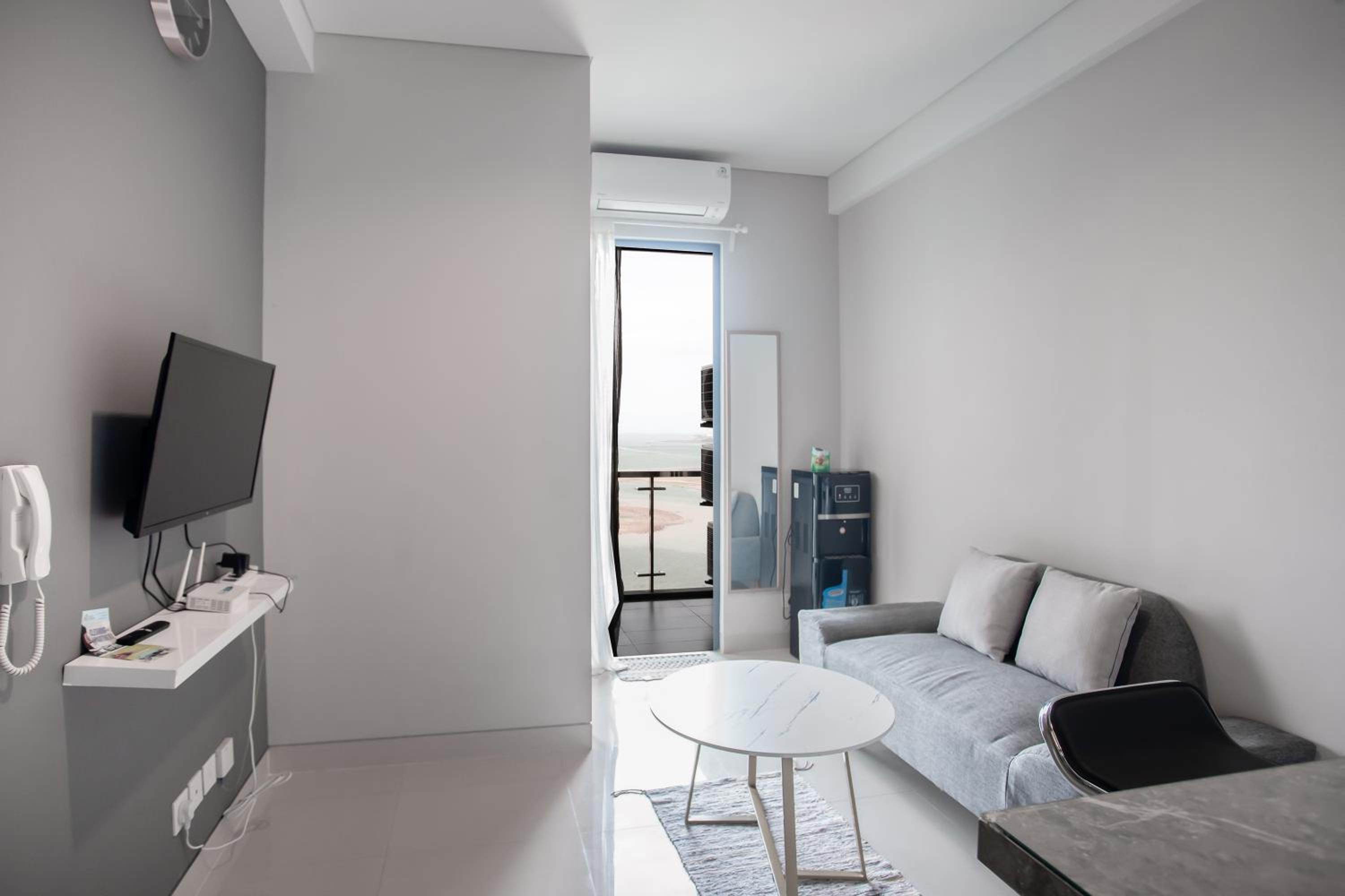 Apartment with Pool View  - Photo 1