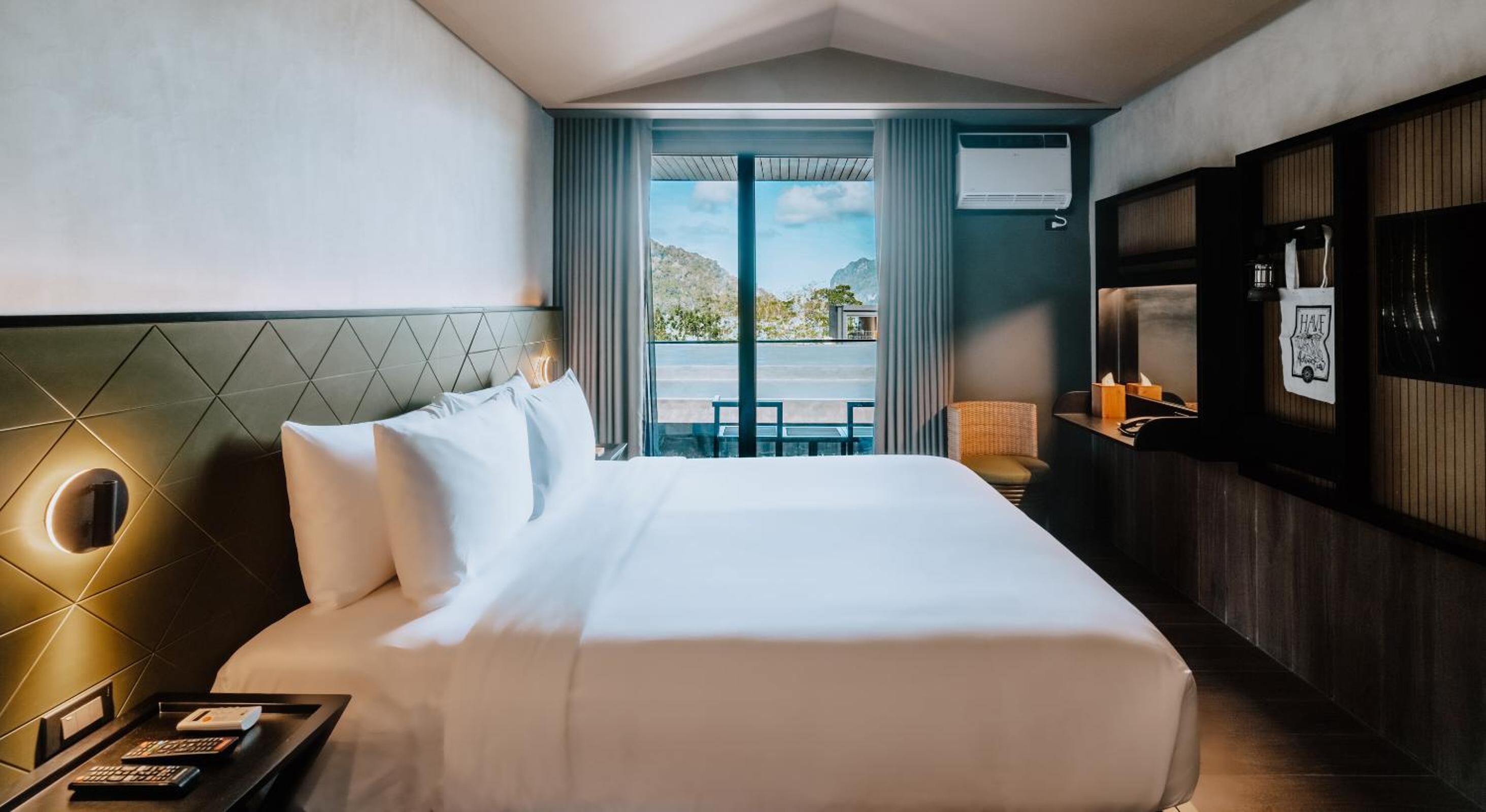 Deluxe King Room - Photo 1