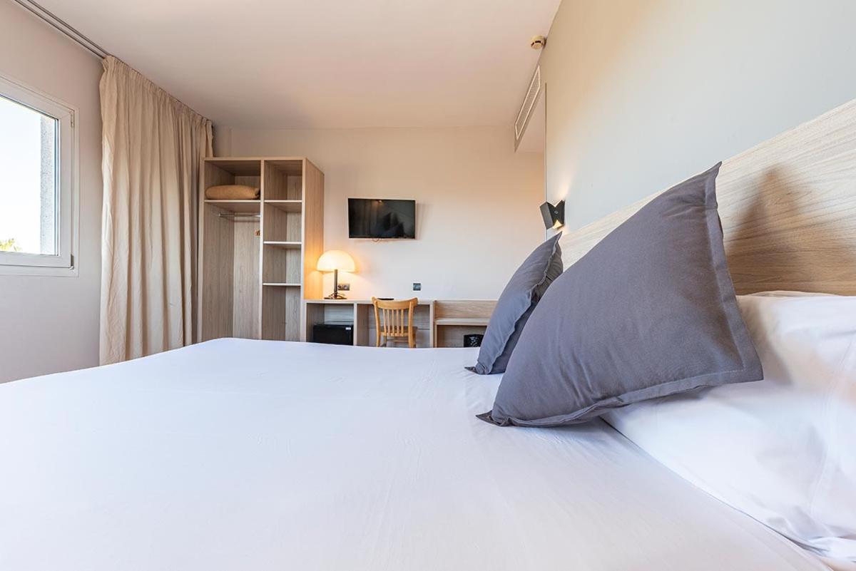 Double or Twin Room - Photo 6