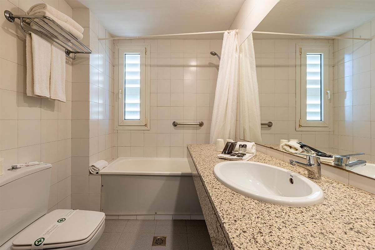 Double or Twin Room - Photo 4