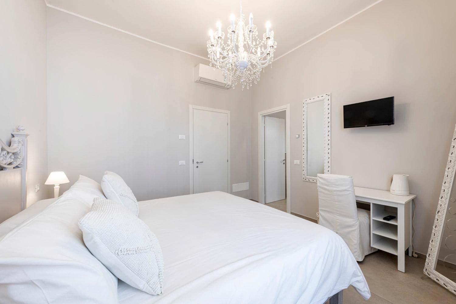 Standard Double Room - Photo 4
